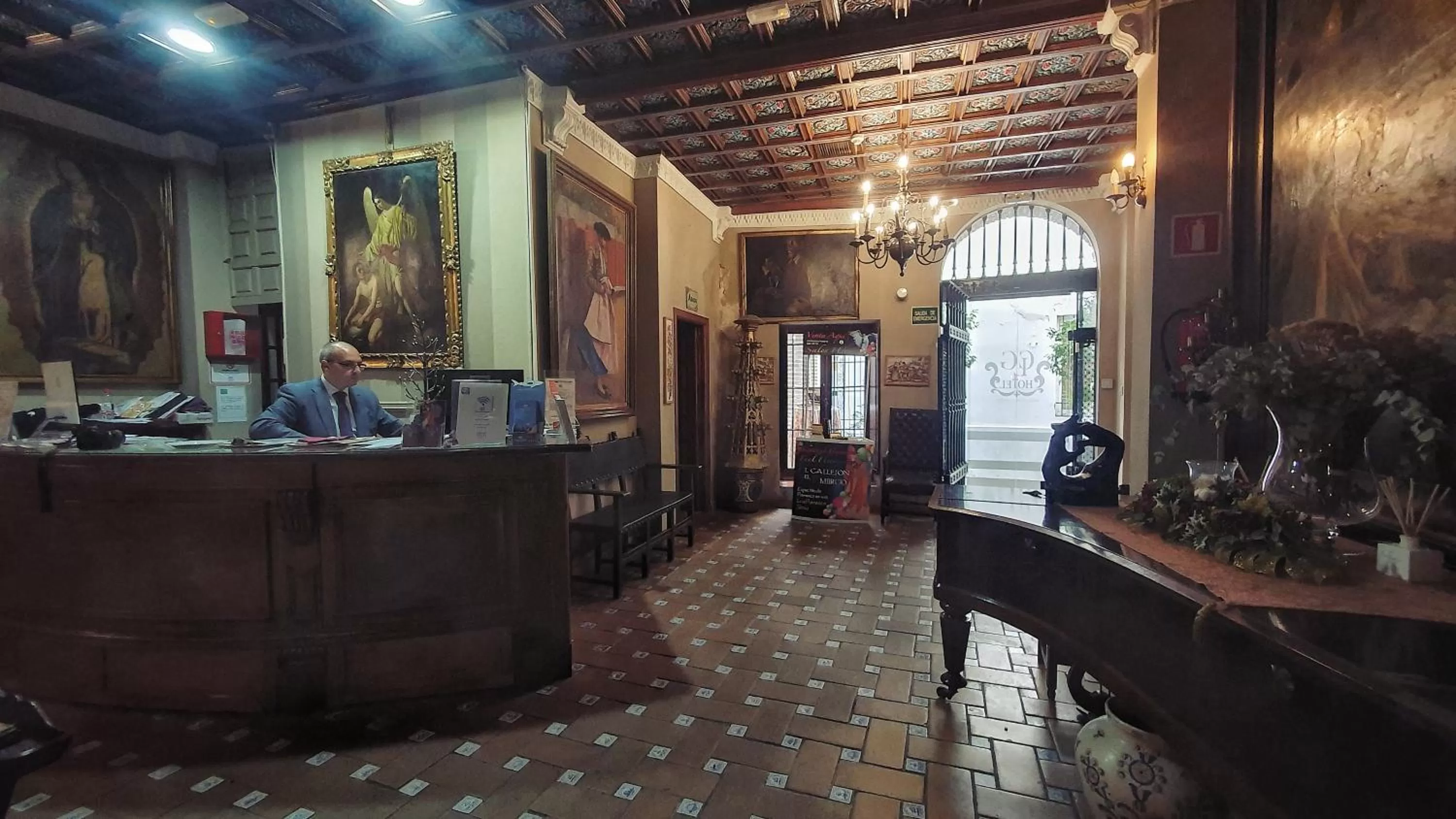 Facade/entrance in Hotel Convento La Gloria