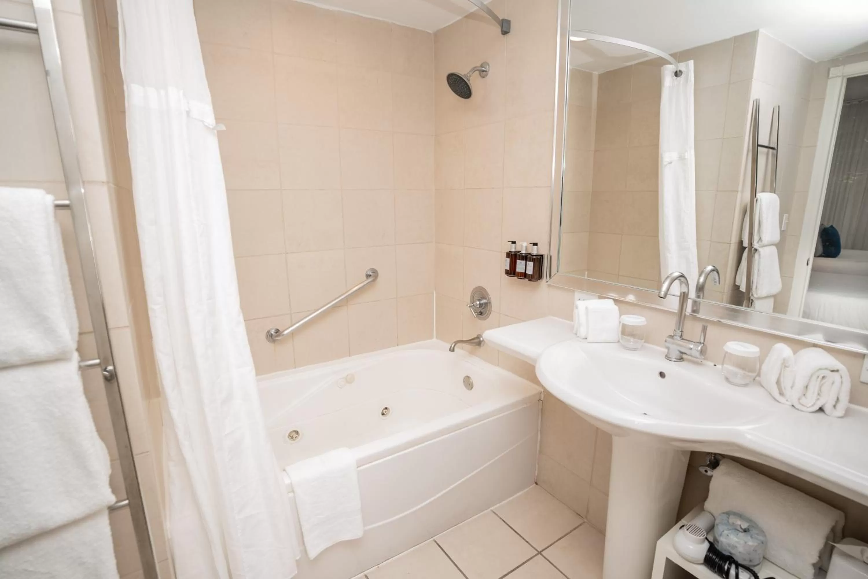 Shower in The Sagamore Hotel South Beach