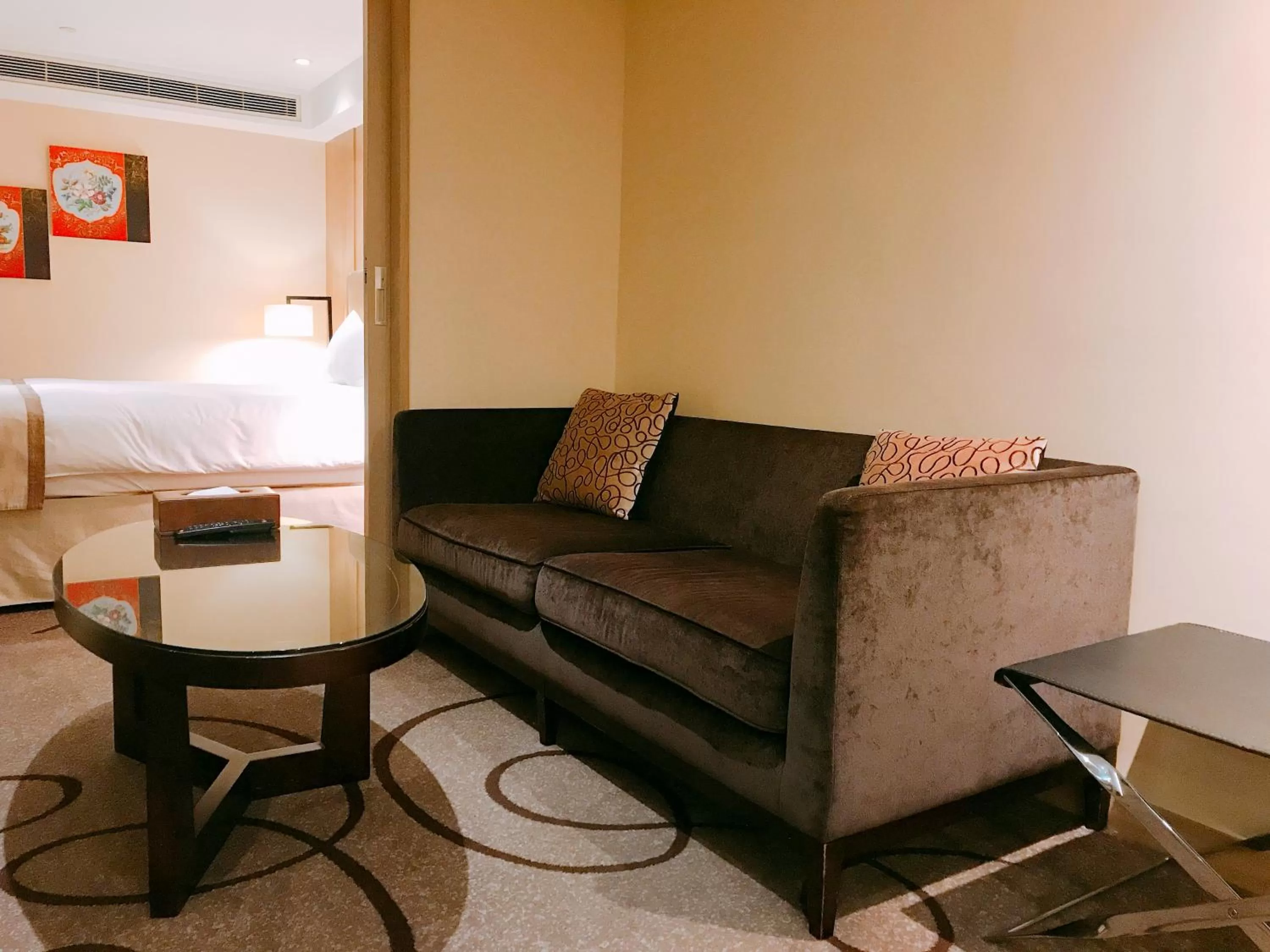 Living room in Kaohsiung Chateau de Chine Hotel