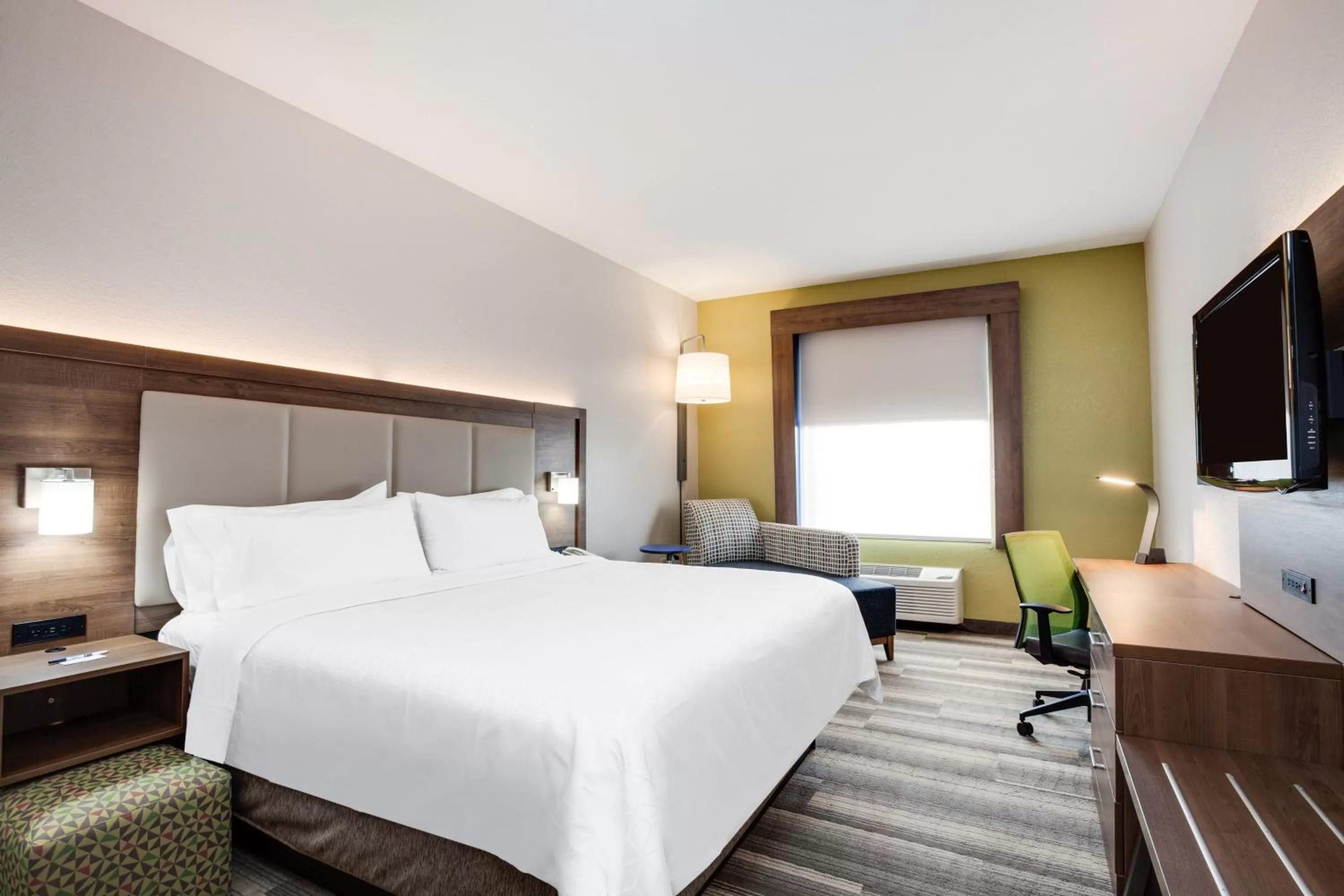 Photo of the whole room, Bed in Holiday Inn Express Hotel & Suites Clewiston by IHG