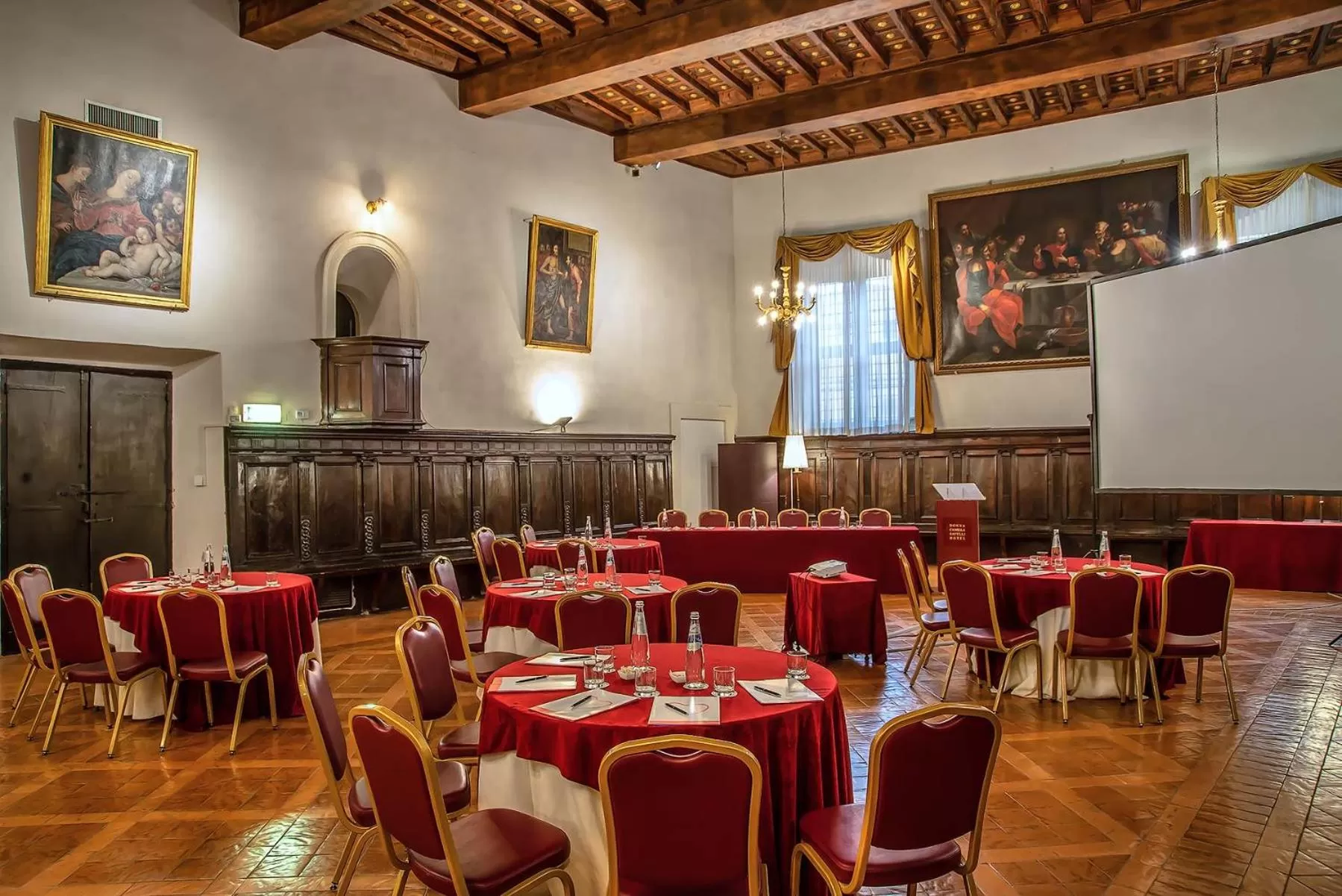 Banquet/Function facilities in Donna Camilla Savelli - VRetreats