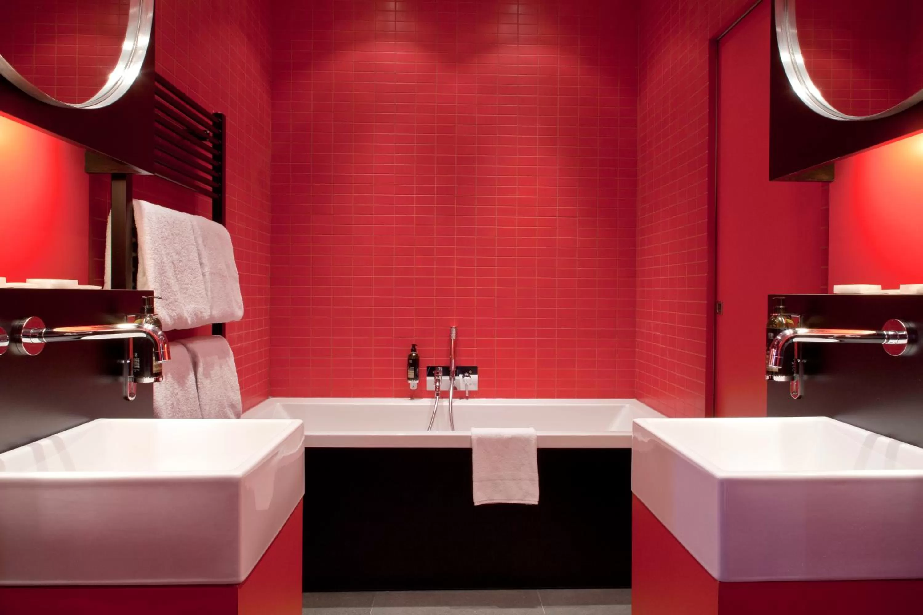 Shower in Hôtel Montmorency & Spa