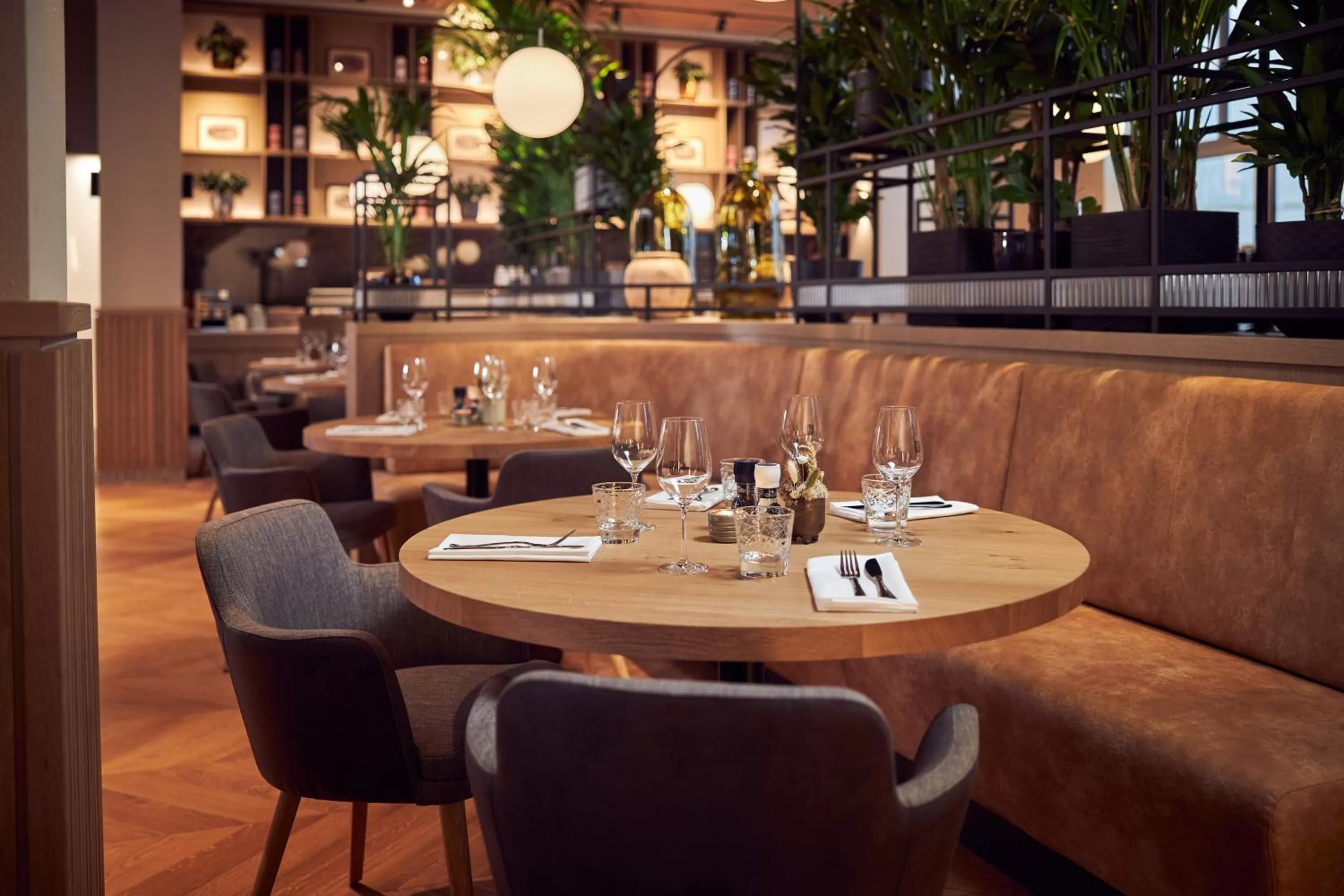 Restaurant/places to eat in The Market Hotel