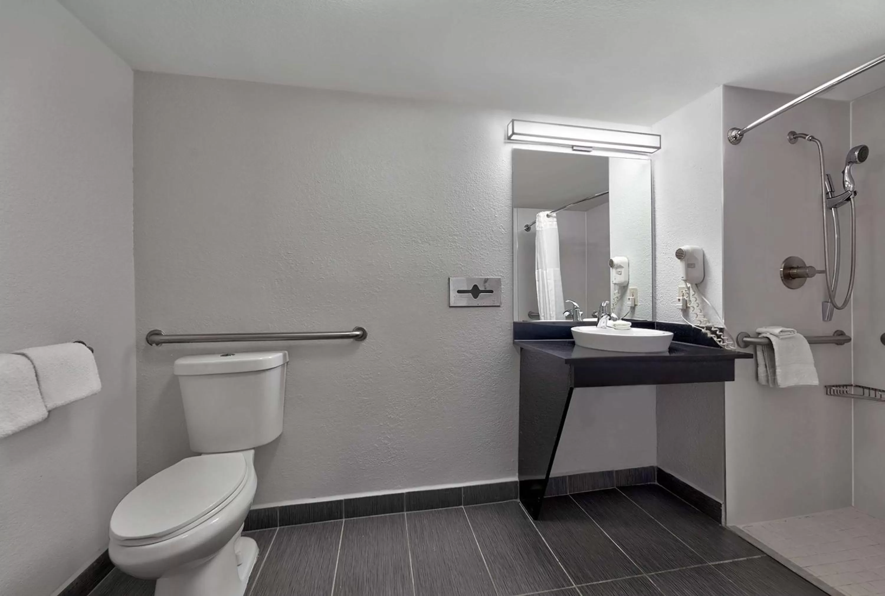 Photo of the whole room in Studio 6-Denton, TX - UNT