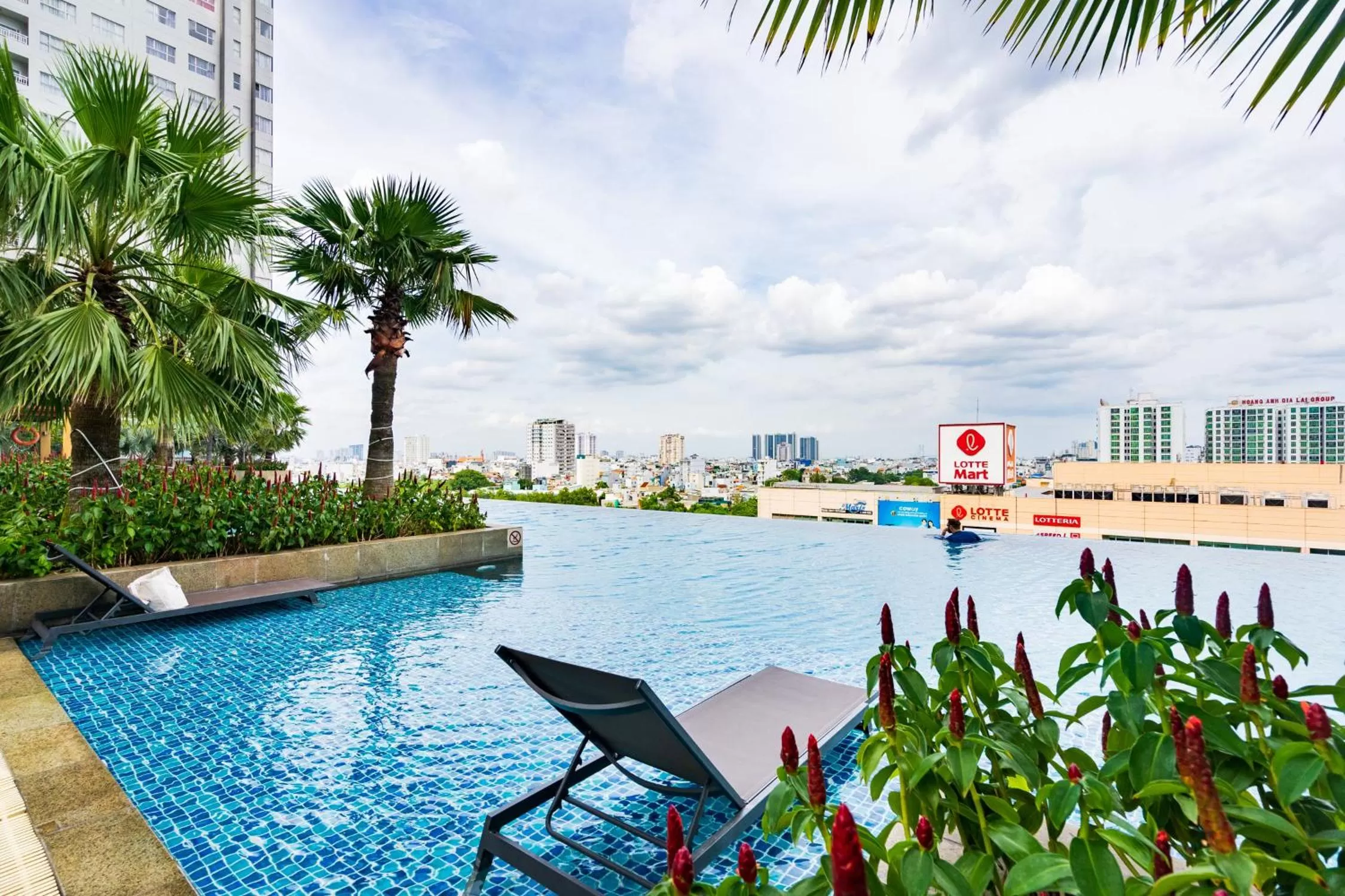 Swimming Pool in Convinia Apartment