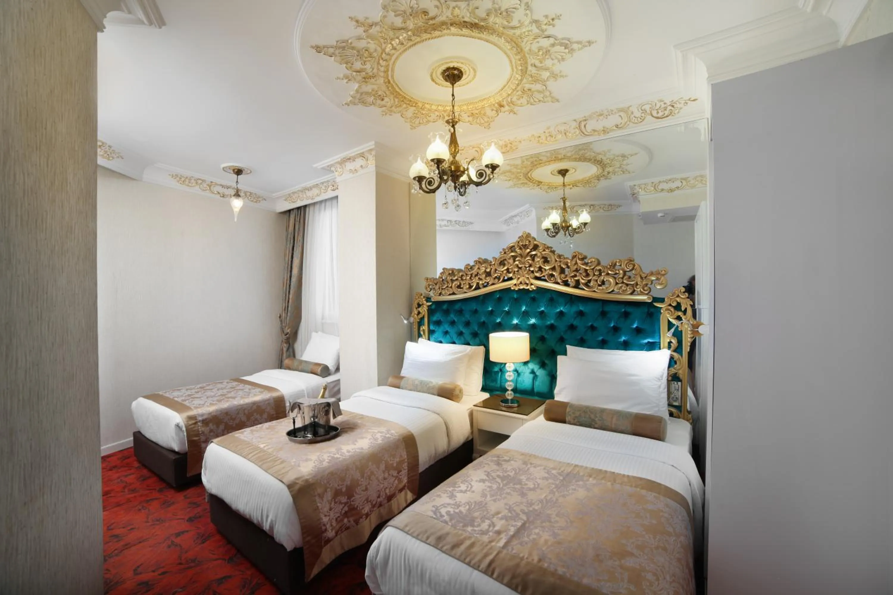 Photo of the whole room, Bed in White Monarch Hotel