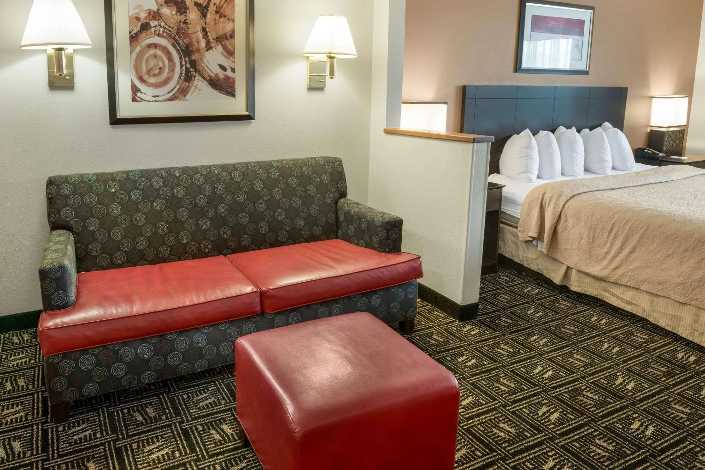 Photo of the whole room, Bed in Quality Inn & Suites Mankato East