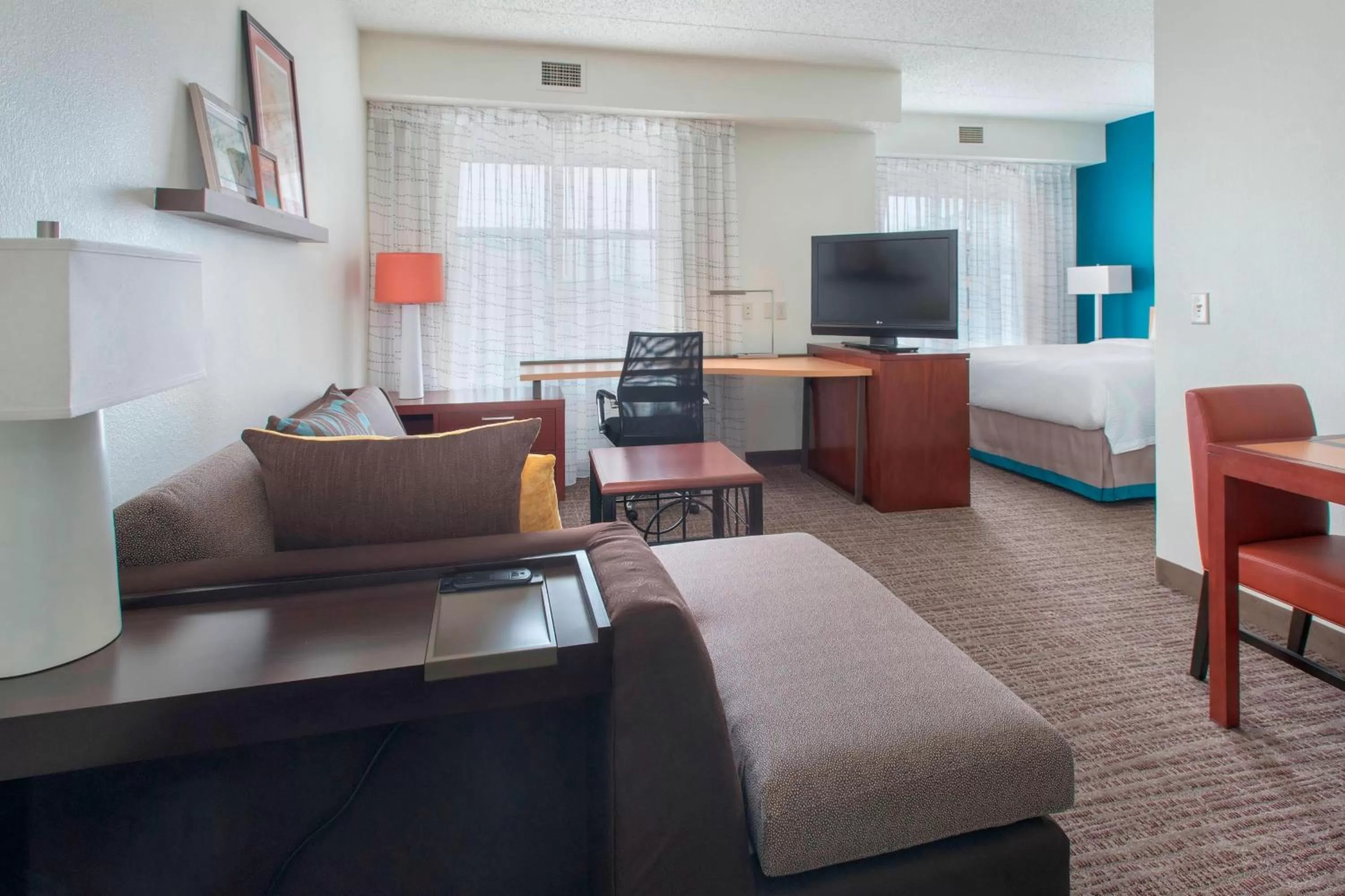 Photo of the whole room, Bed in Residence Inn by Marriott Newark Elizabeth/Liberty International Airport