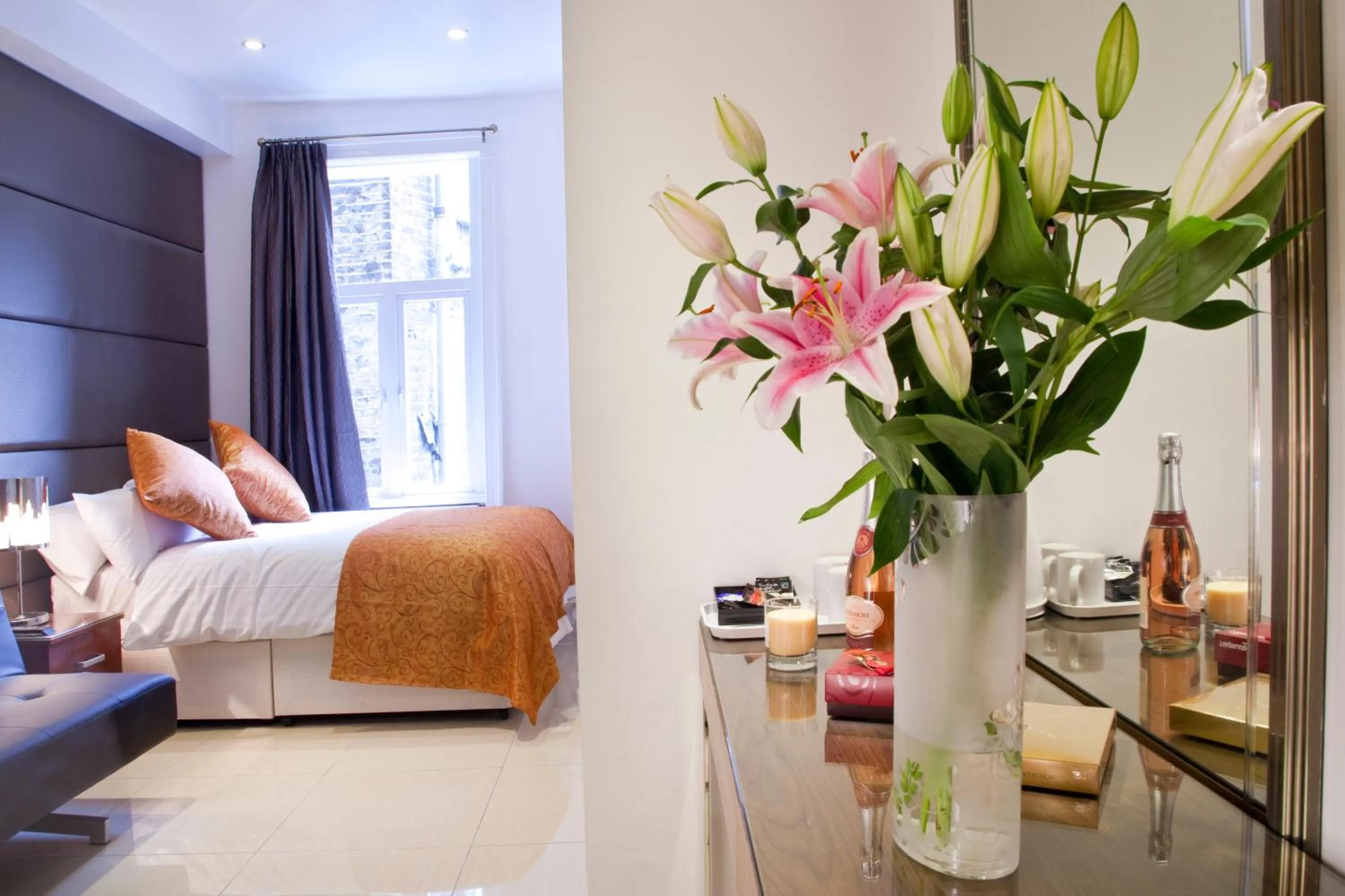 Day, Bed in City Inn Russell Square