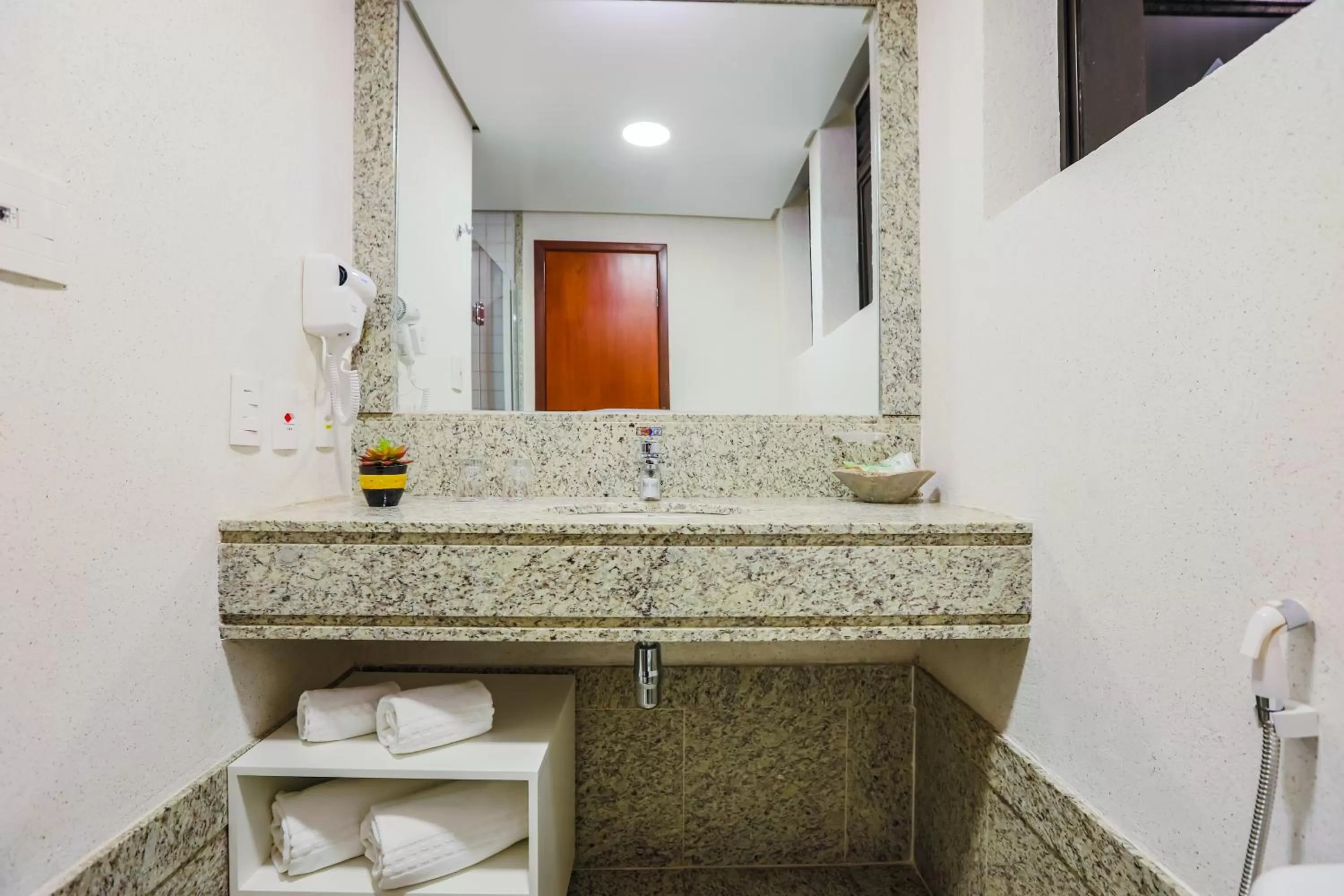 Bathroom in Comfort Suites Brasília