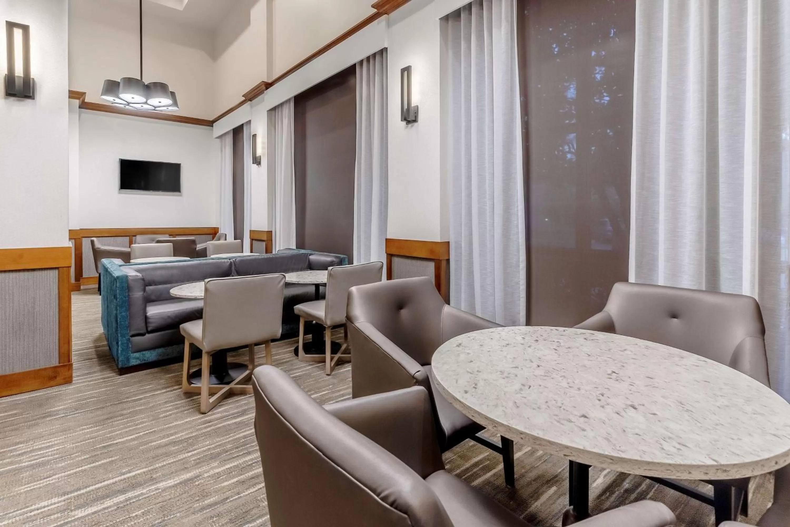 Restaurant/places to eat in Hyatt Place Richmond Arboretum