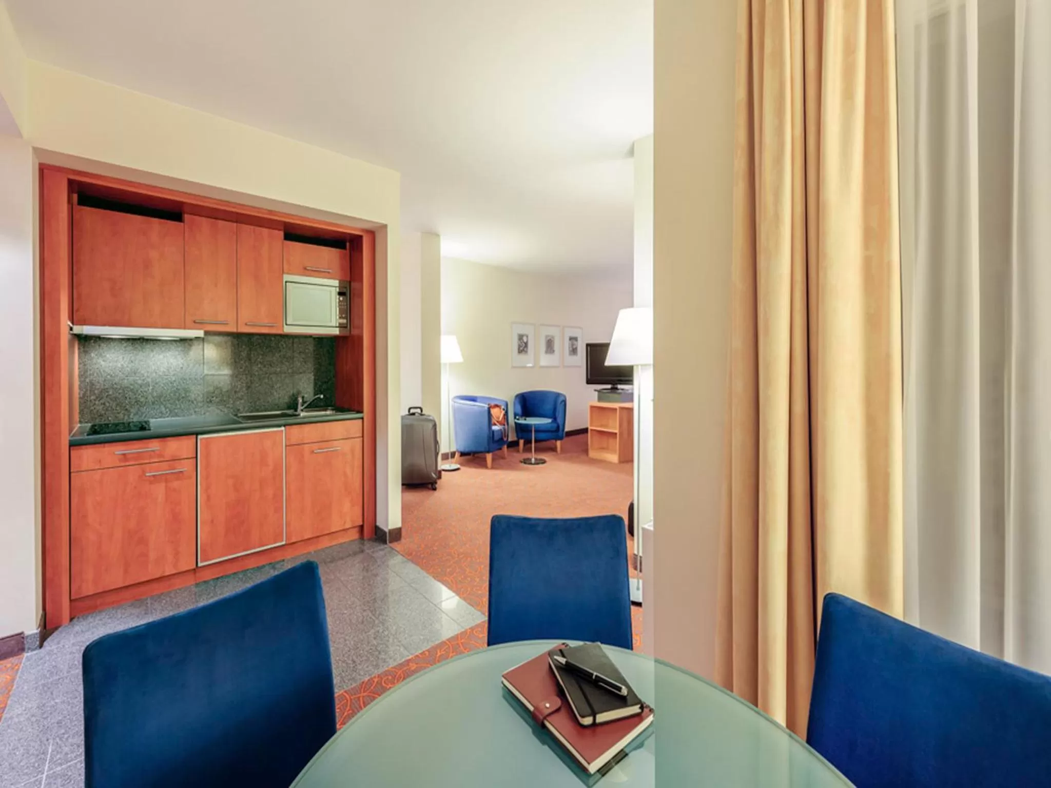 Kitchen or kitchenette in Mercure Hotel & Residenz Berlin Checkpoint Charlie