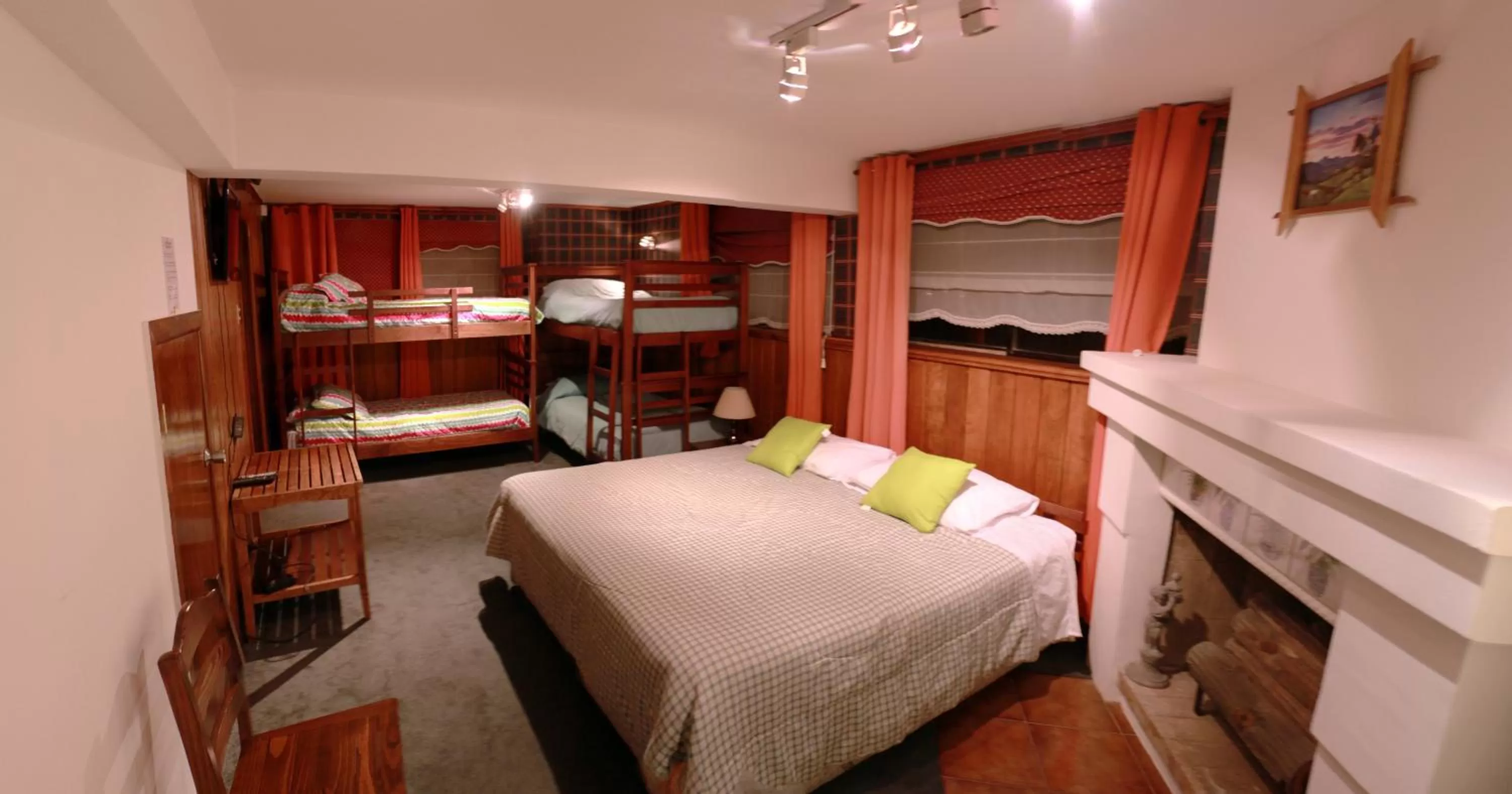 Bed, Bunk Bed in Sandy Point B&B