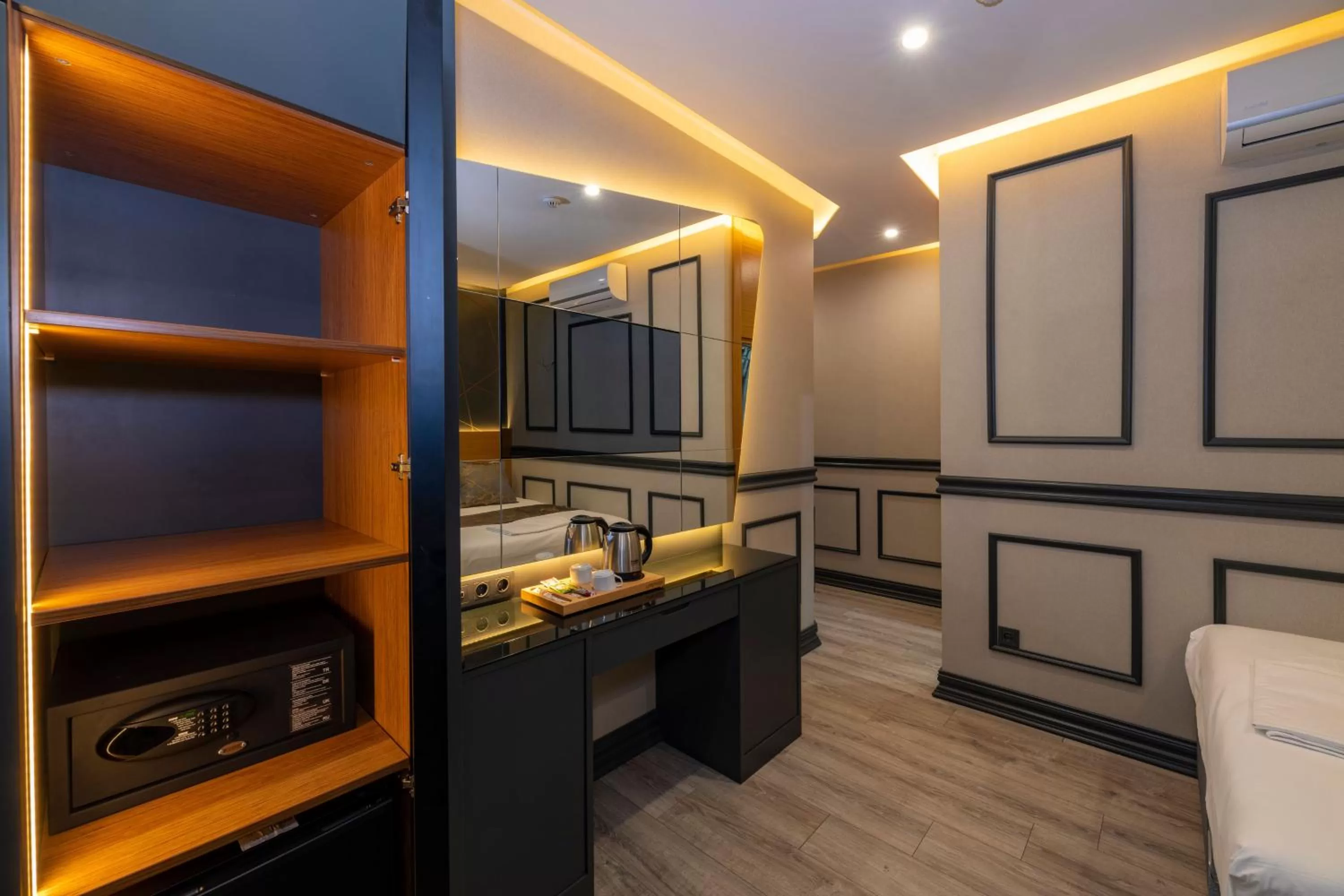 wardrobe in Confores Hotel