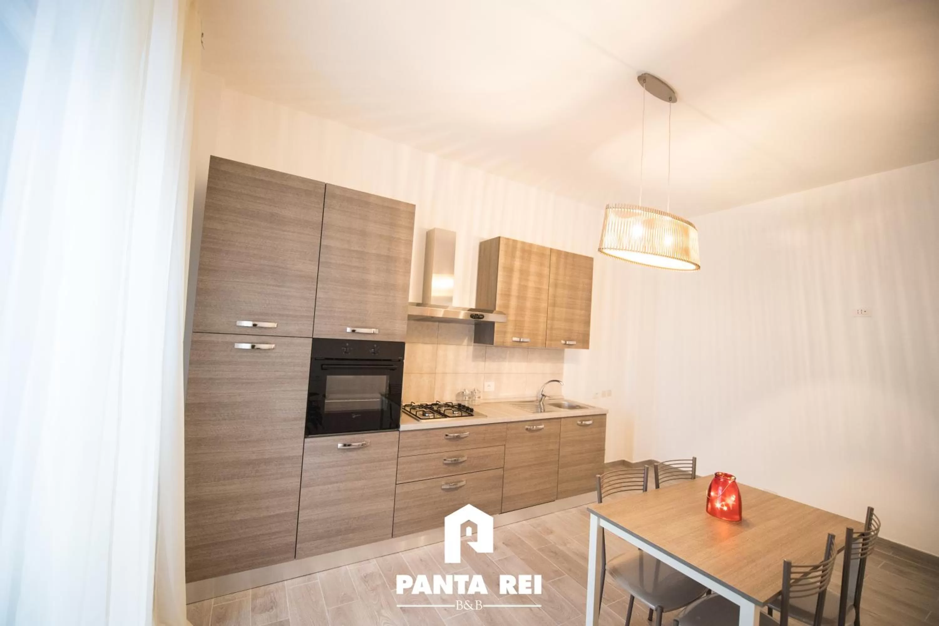 Kitchen or kitchenette in Pantarei B&B