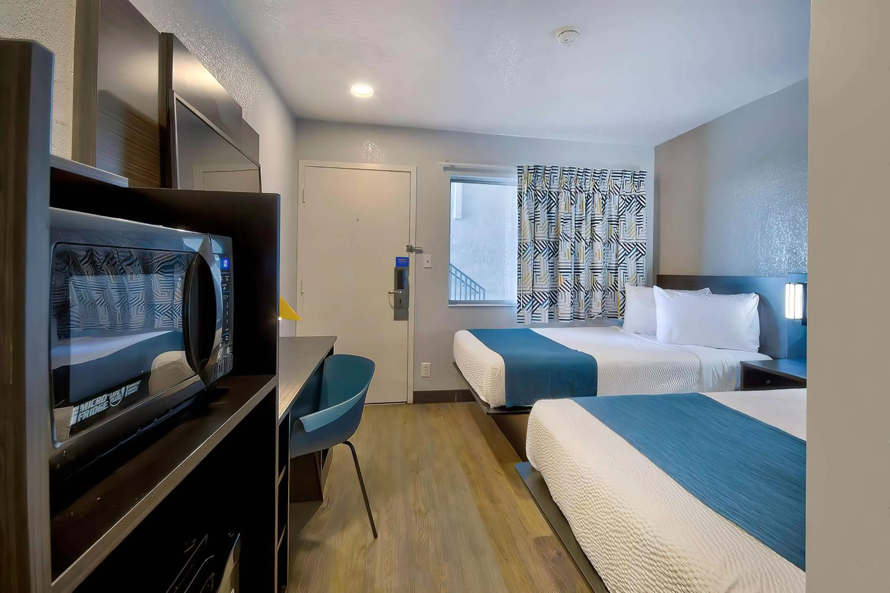 Other, Bed in Motel 6-Palmdale, CA