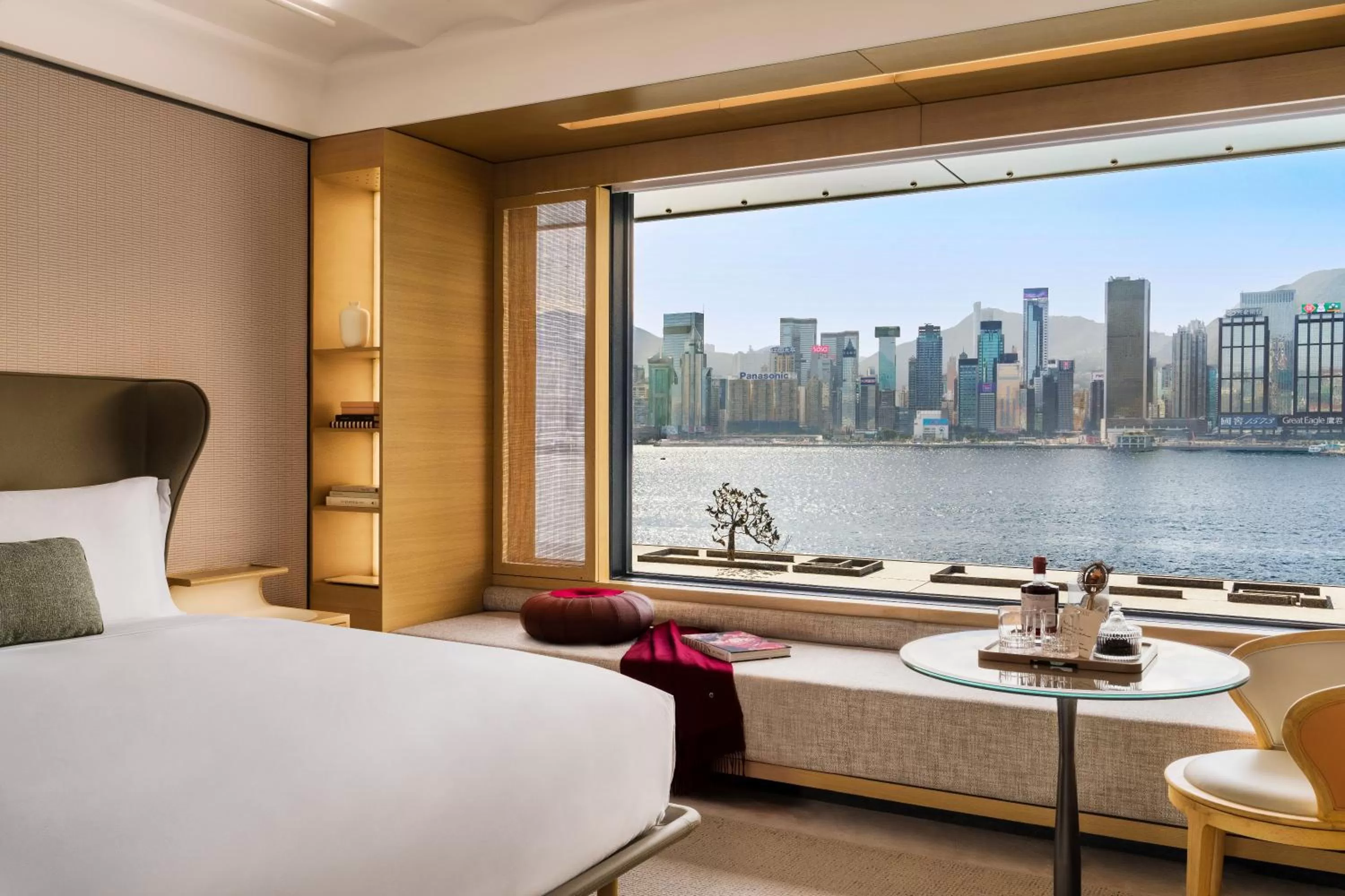 View (from property/room), Bed in Regent Hong Kong