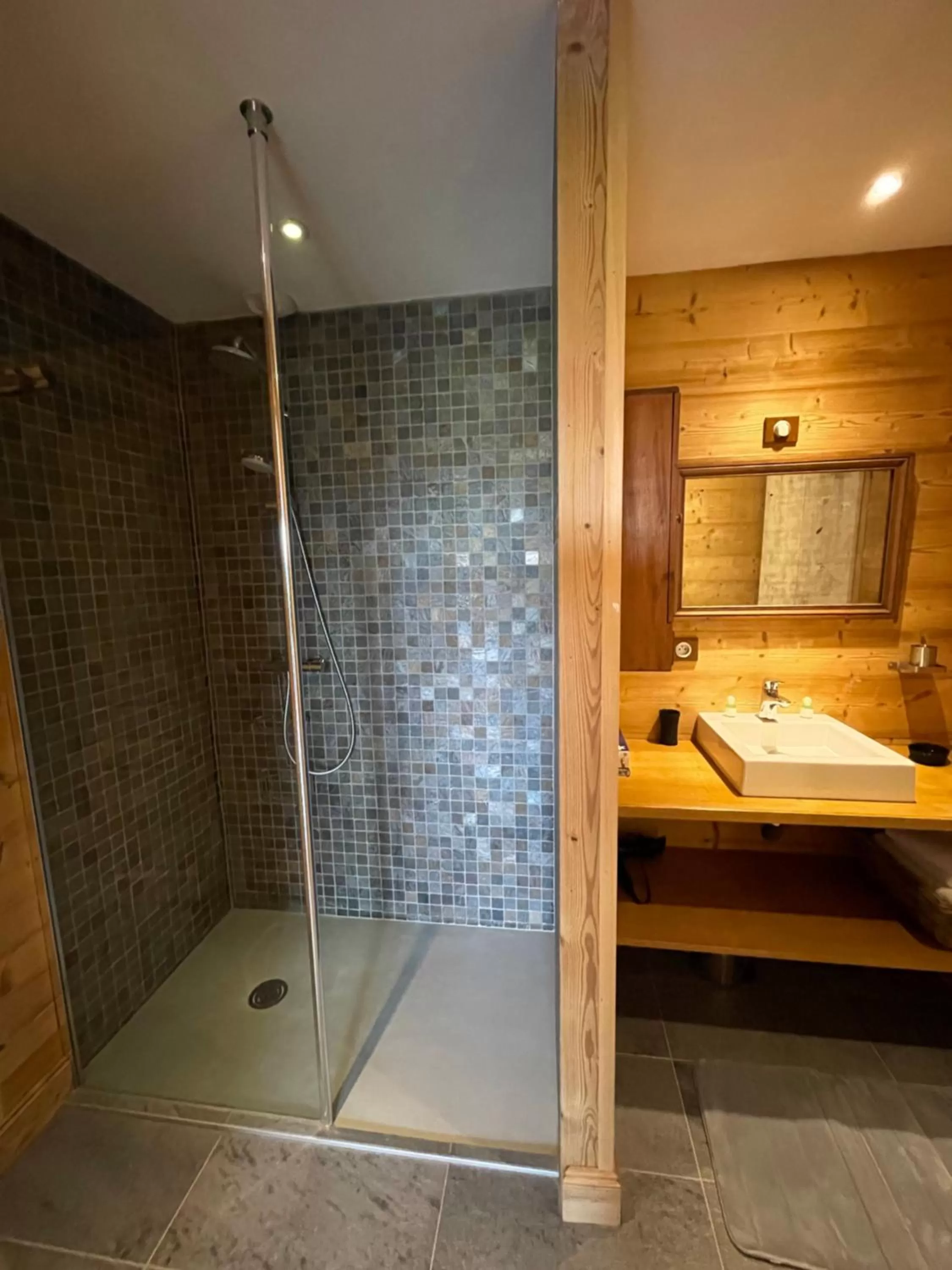 Bathroom, Bed in Auge Horizon