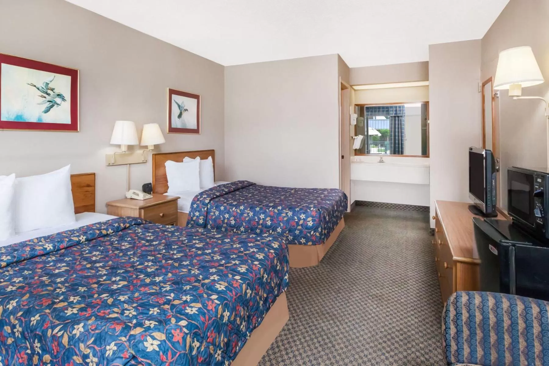 Deluxe Double Room with Two Double Beds - Disability Access - Non-Smoking in Days Inn by Wyndham Seguin TX