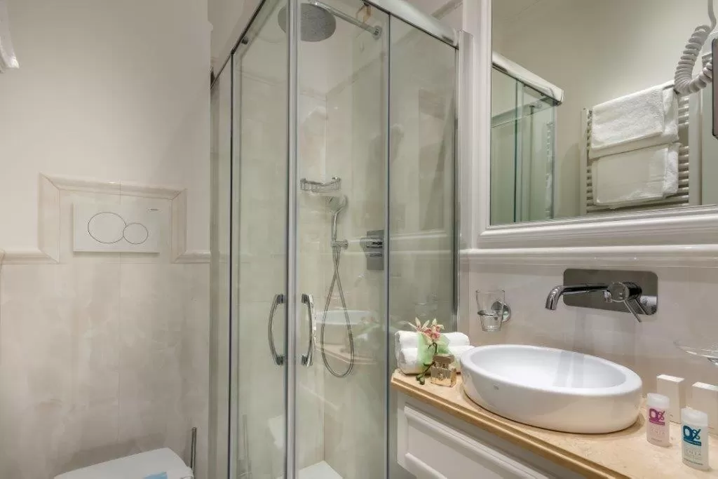 Bathroom in Palazzo Cardinal Cesi