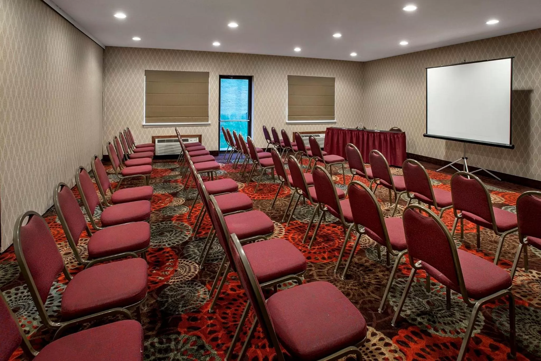 Meeting/conference room in Holiday Inn Express & Suites East Greenbush Albany-Skyline by IHG