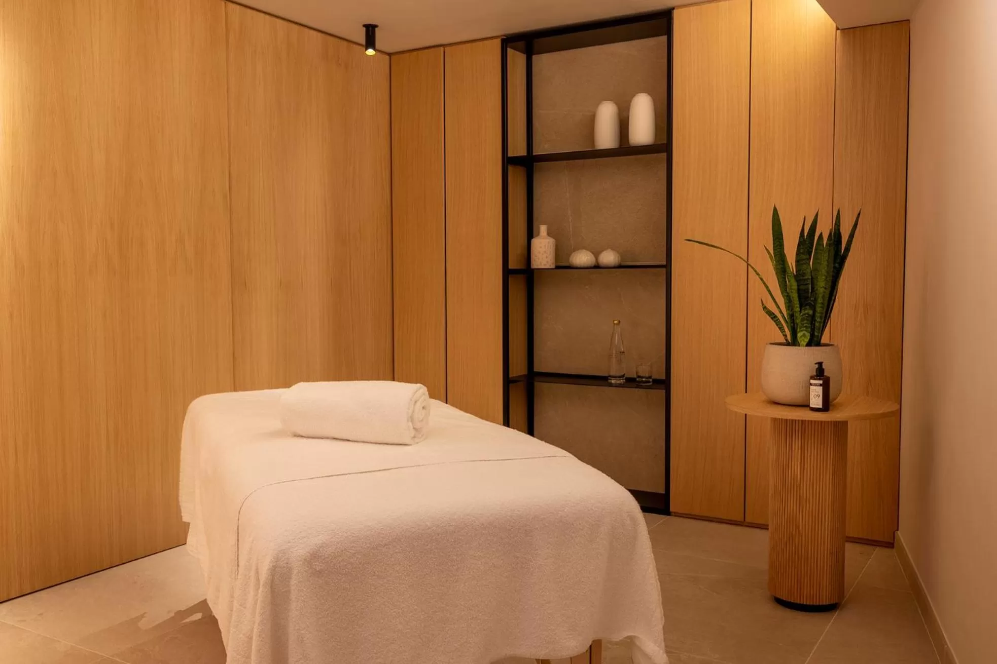 Massage, Bed in Hôtel Esté