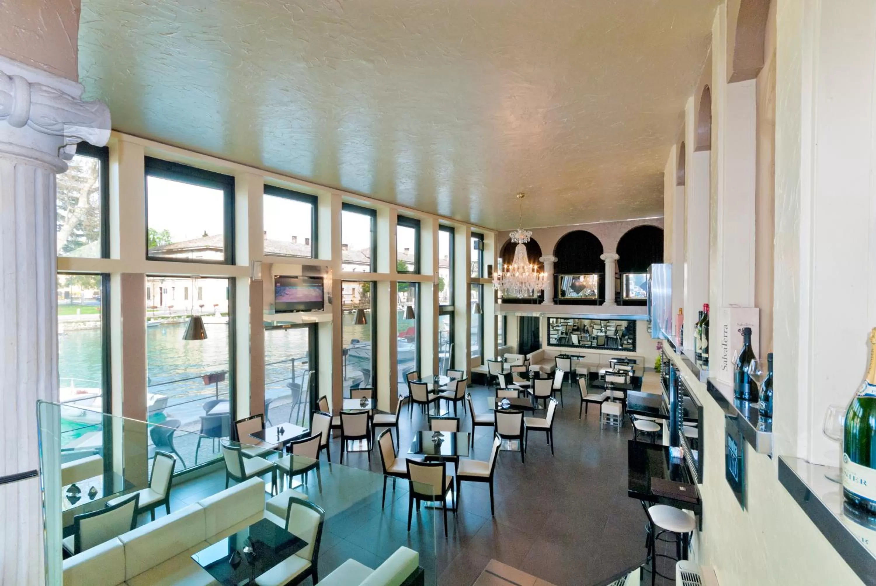 Lounge or bar in Hotel Bell'arrivo by Dori