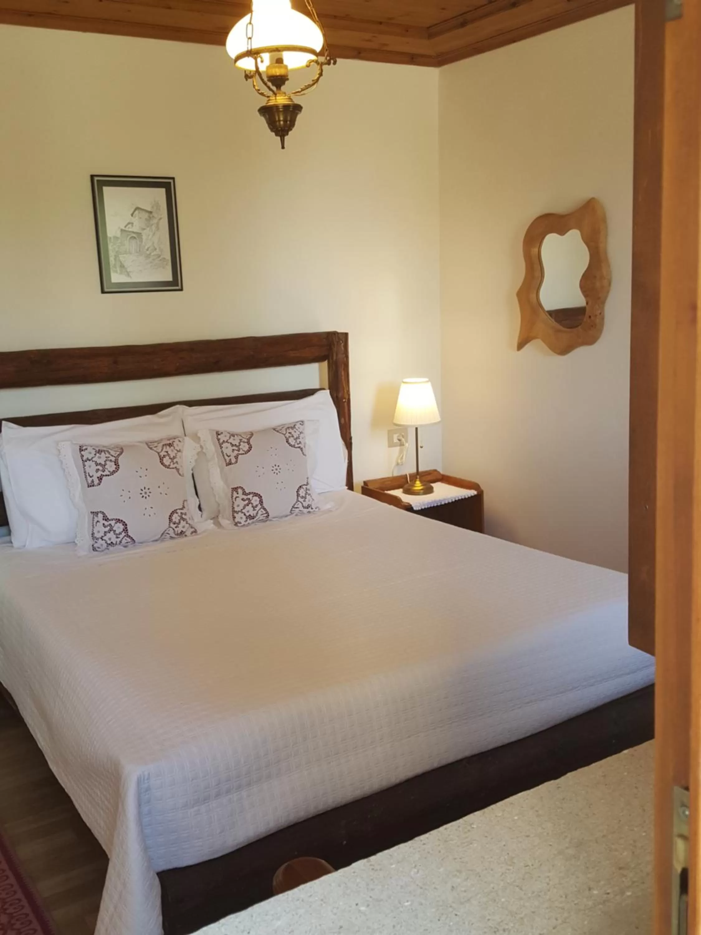 Bed in Hotel Gjirokastra