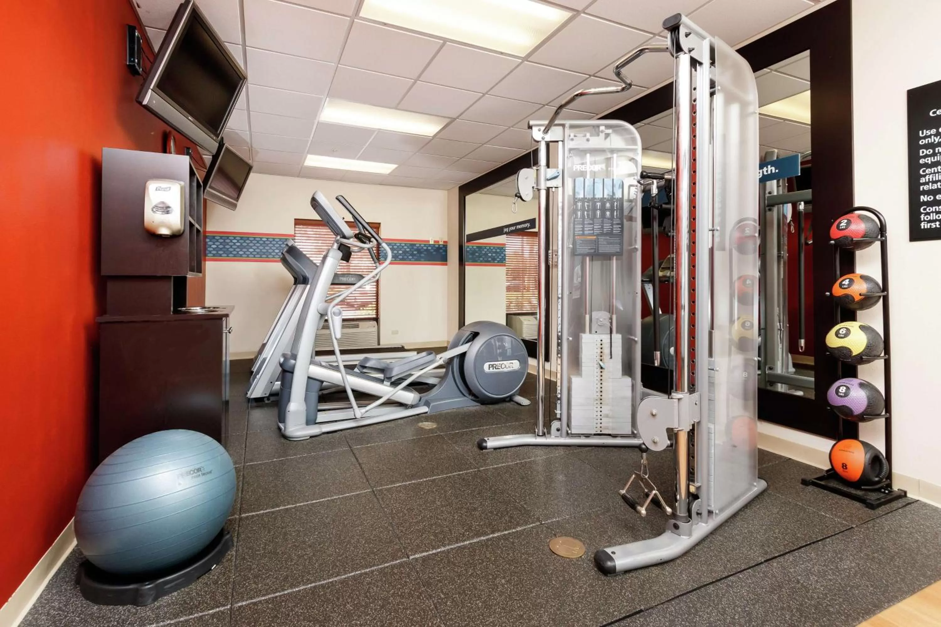 Fitness centre/facilities in Hampton Inn & Suites Navarre