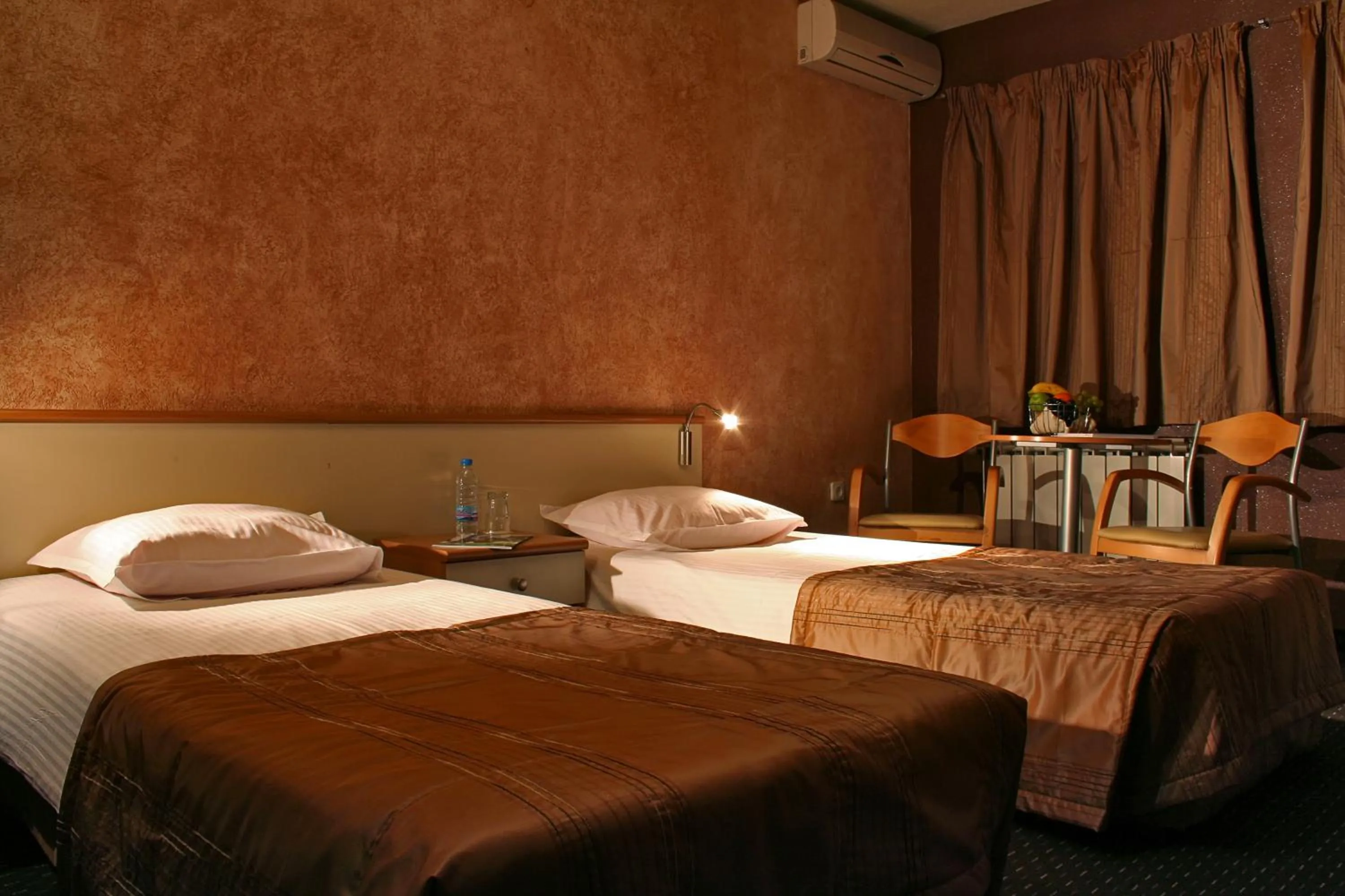 Bed in Hotel Brod - Free Parking