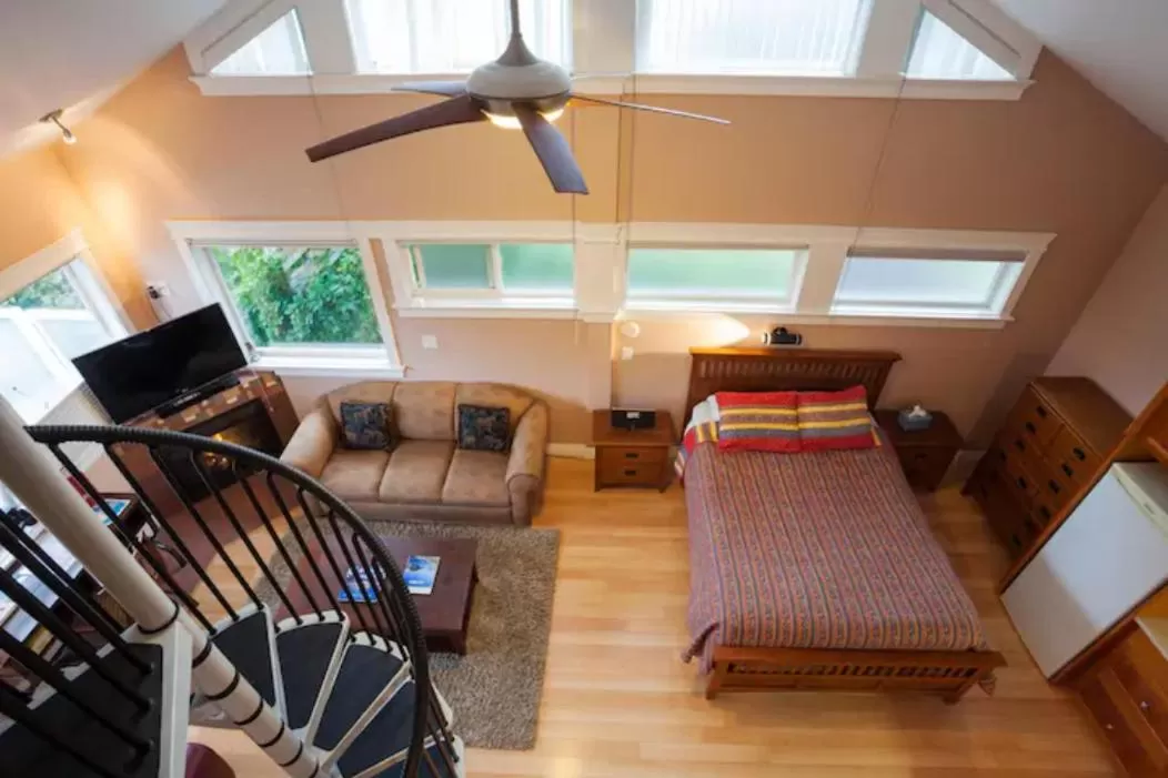 Birds of a Feather Victoria Oceanfront Studio Suites