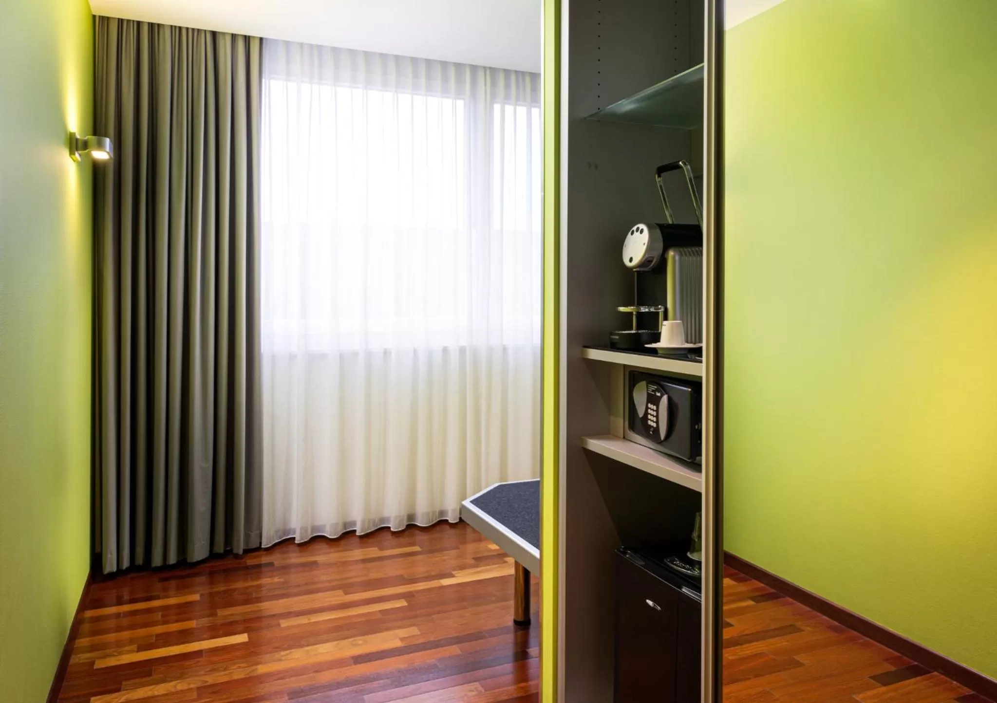 Photo of the whole room in Holiday Inn Zürich Messe by IHG