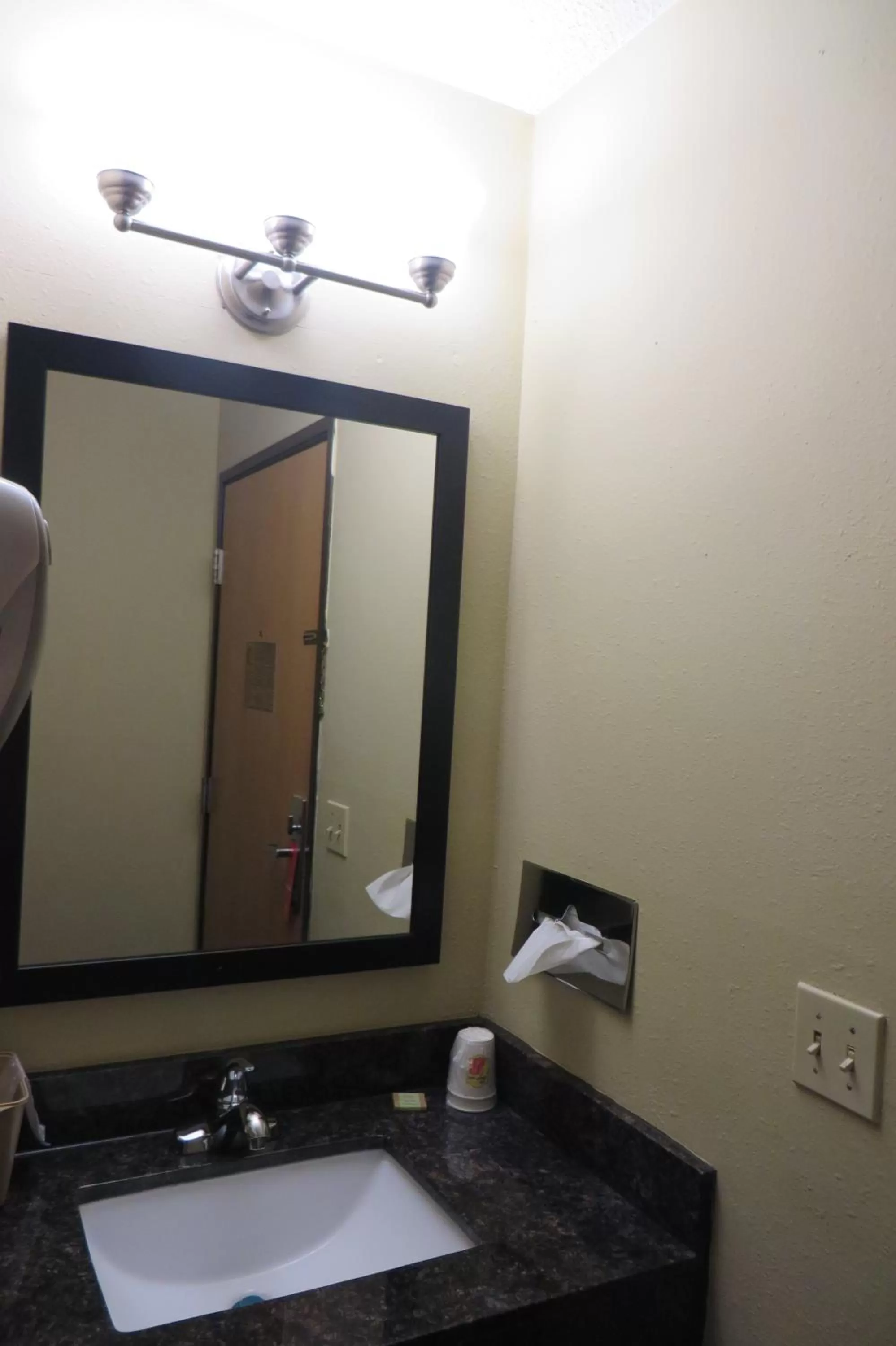 Decorative detail in Super 8 by Wyndham Grinnell IA