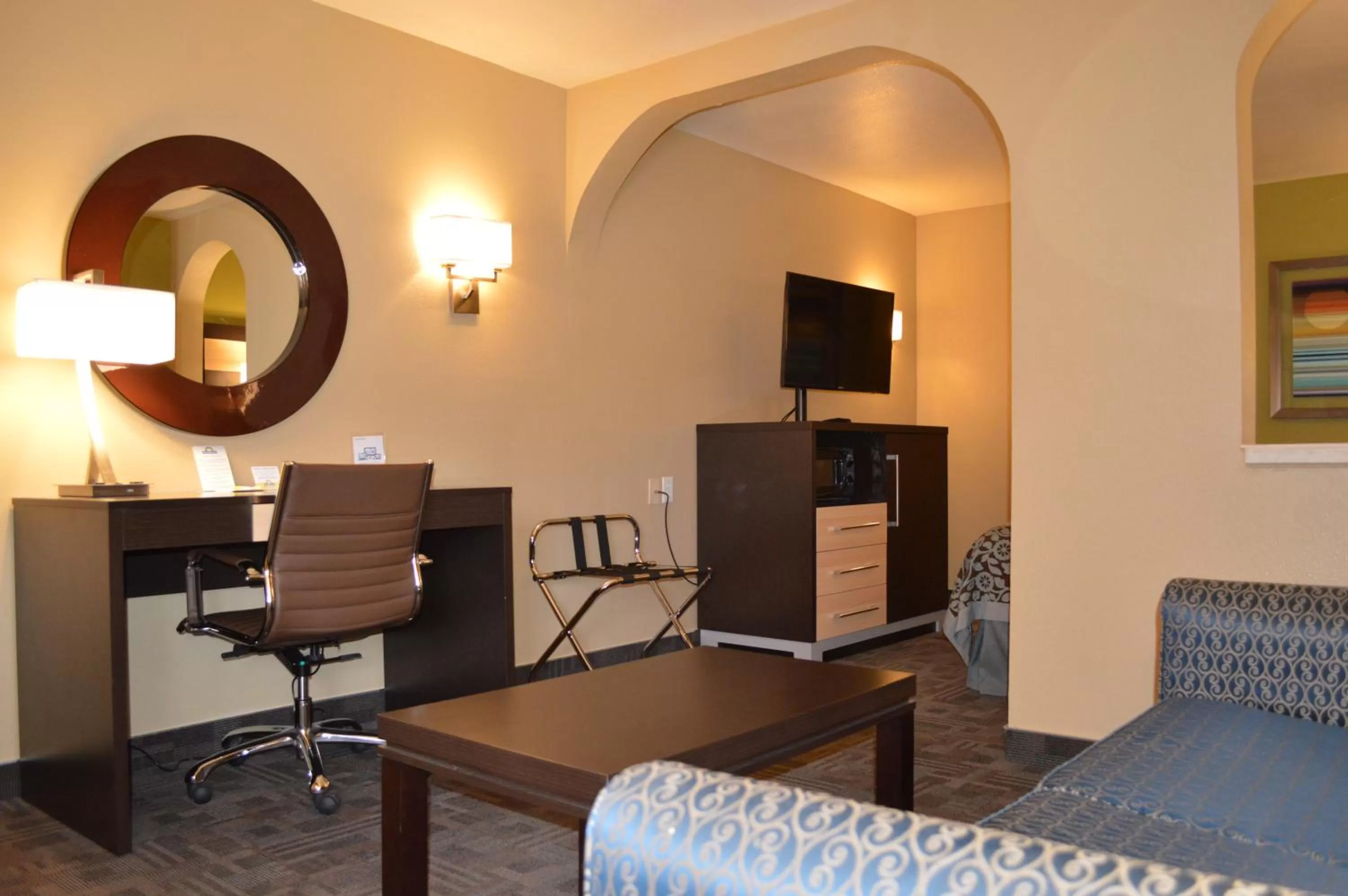 TV and multimedia in Days Inn by Wyndham Carlsbad