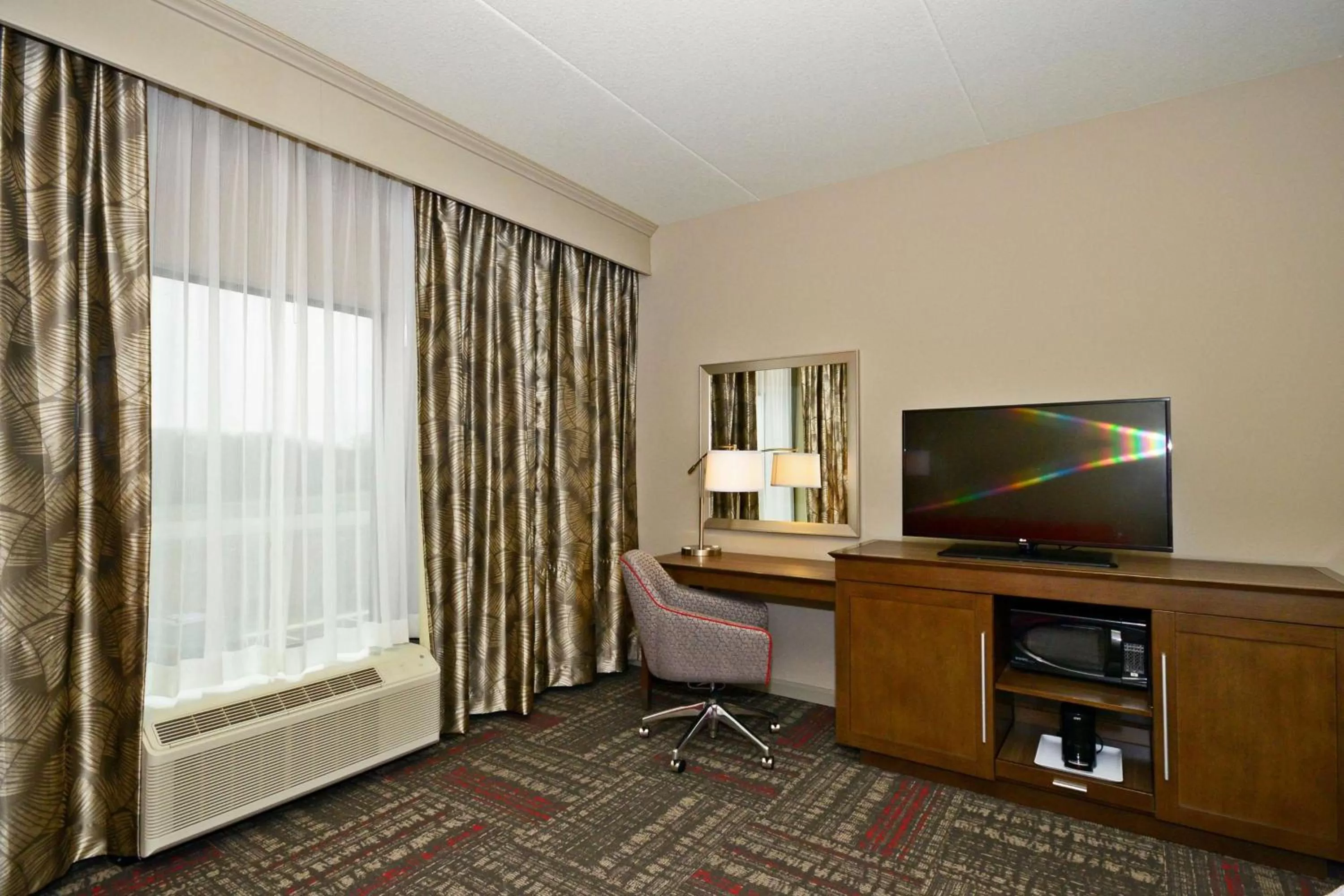 Queen Room with Two Queen Beds - Hearing Access/ Non-Smoking in Hampton Inn Pulaski, TN