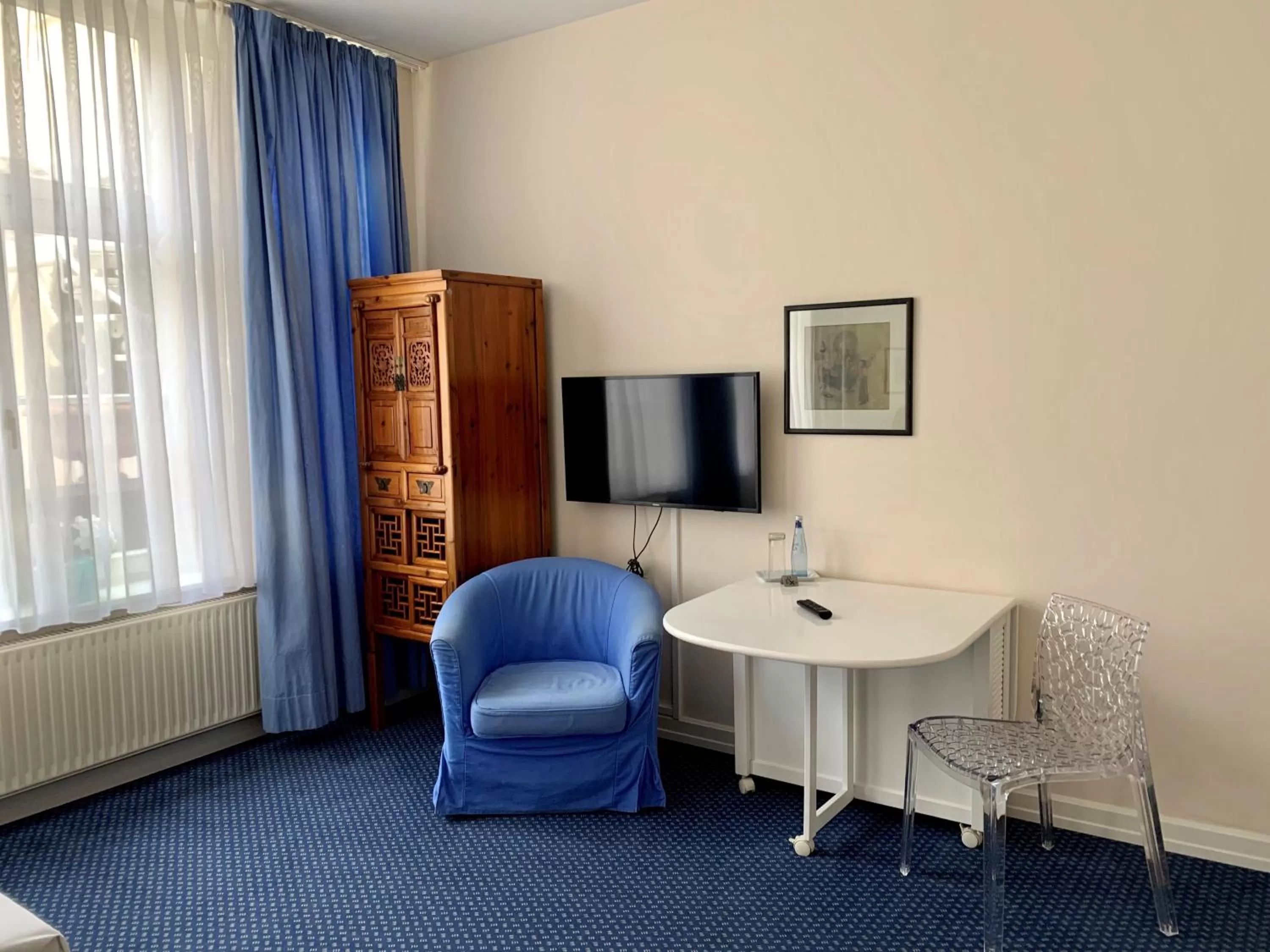 Photo of the whole room, Seating Area in Carlstadt Suites Düsseldorf