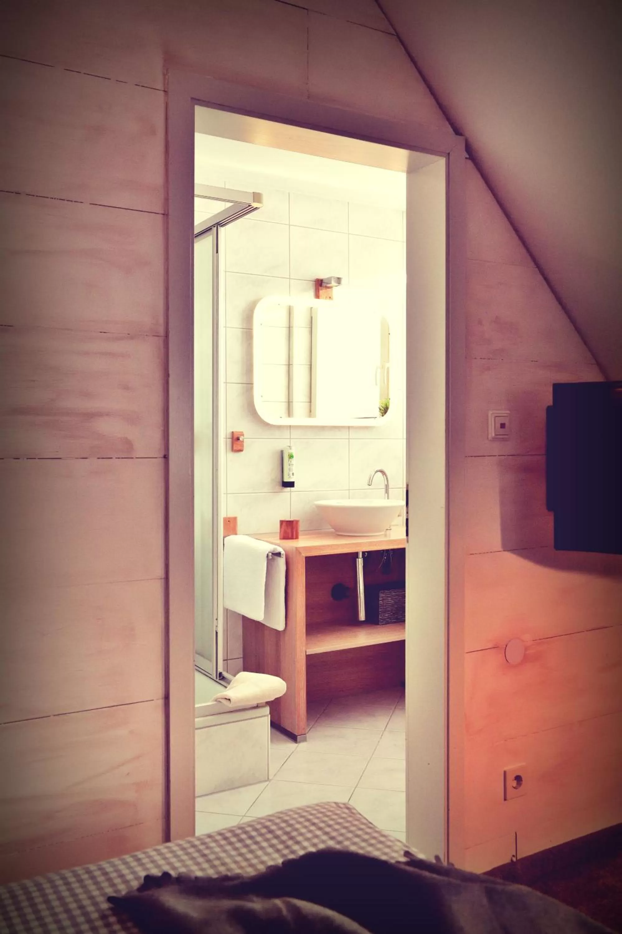 Shower, Bed in Hotel Nagel