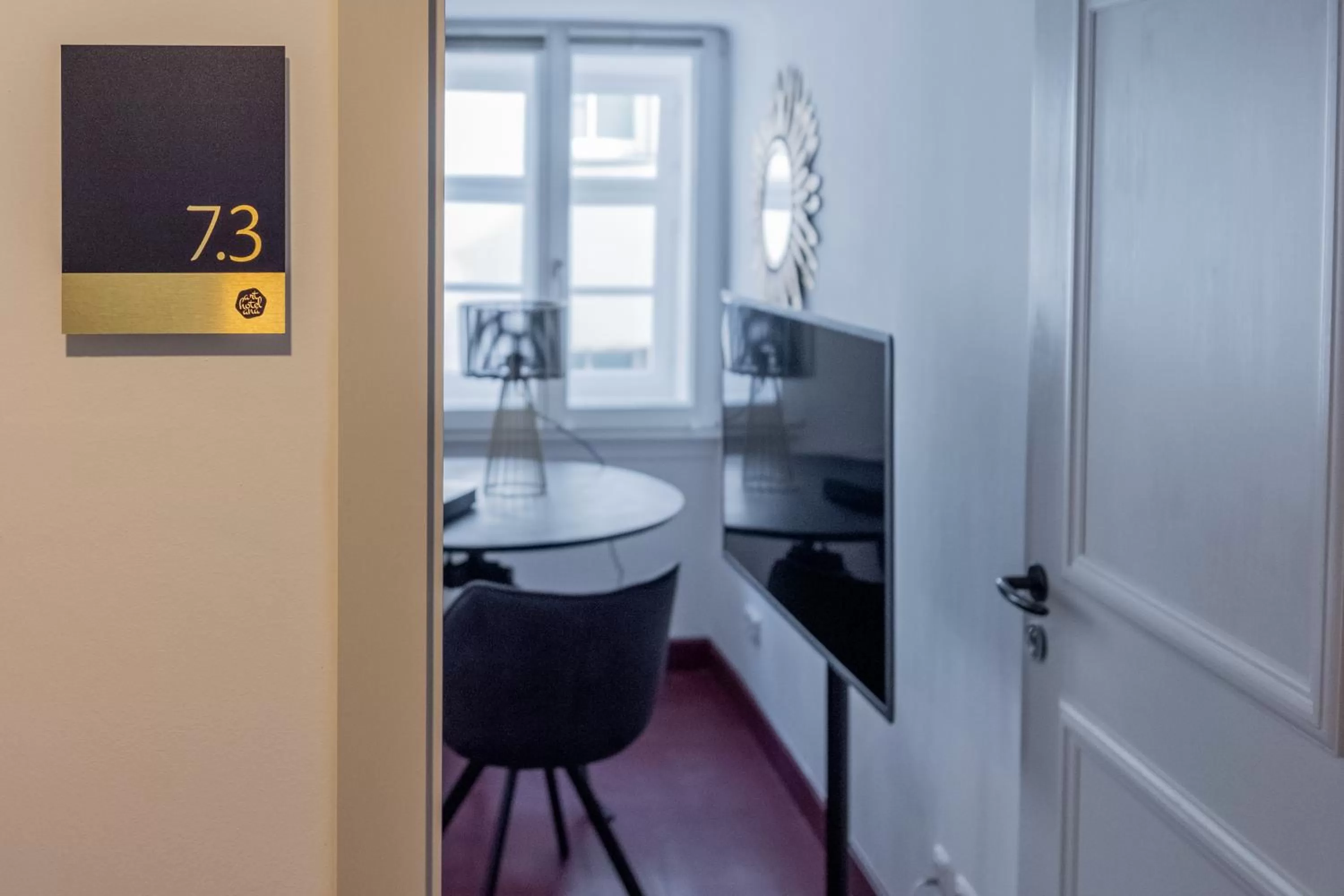 Photo of the whole room in ANA Living Augsburg City Center by Arthotel ANA - Self-Service-Hotel