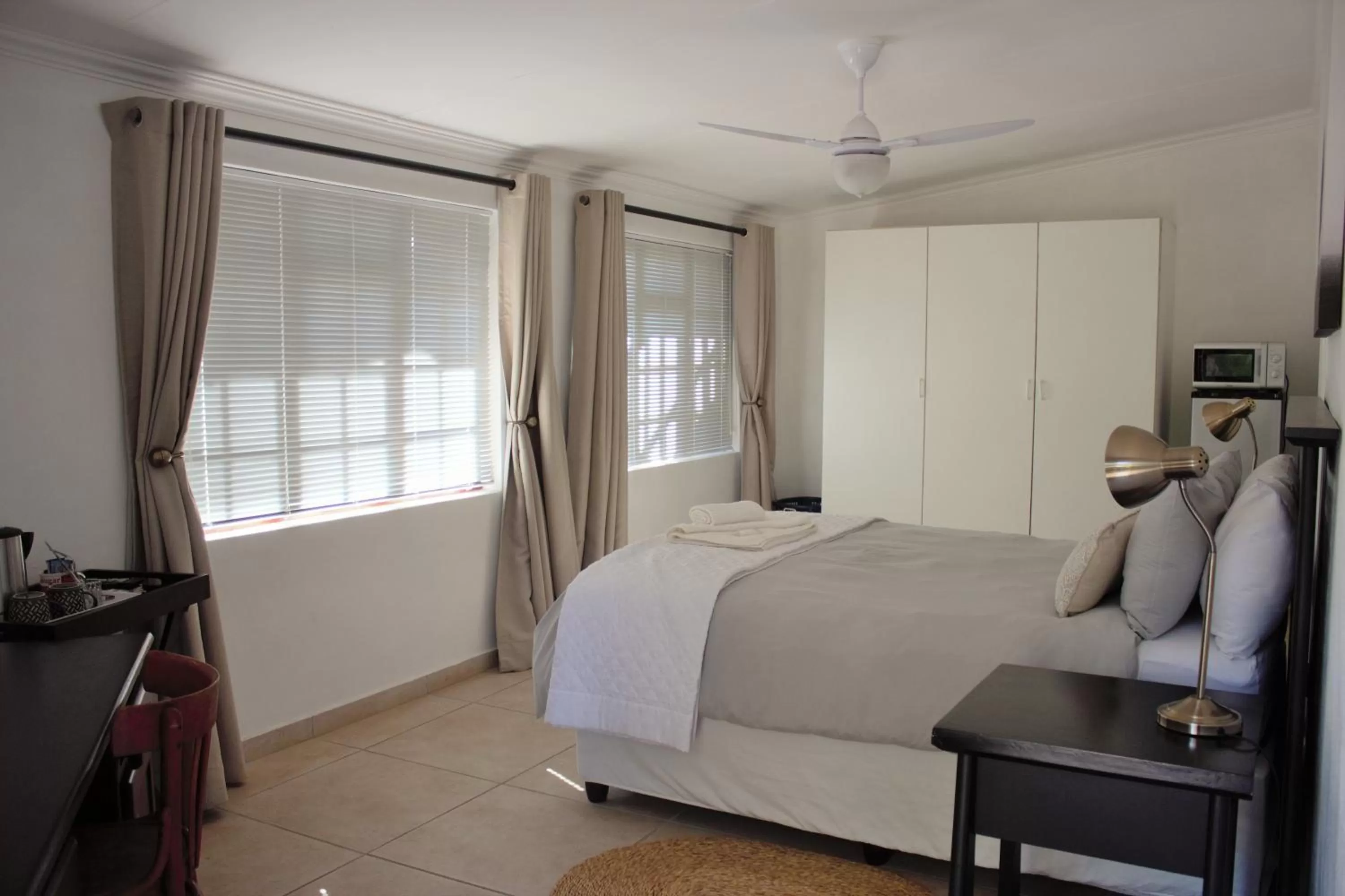 Photo of the whole room, Bed in The Spotted Grunter Resort