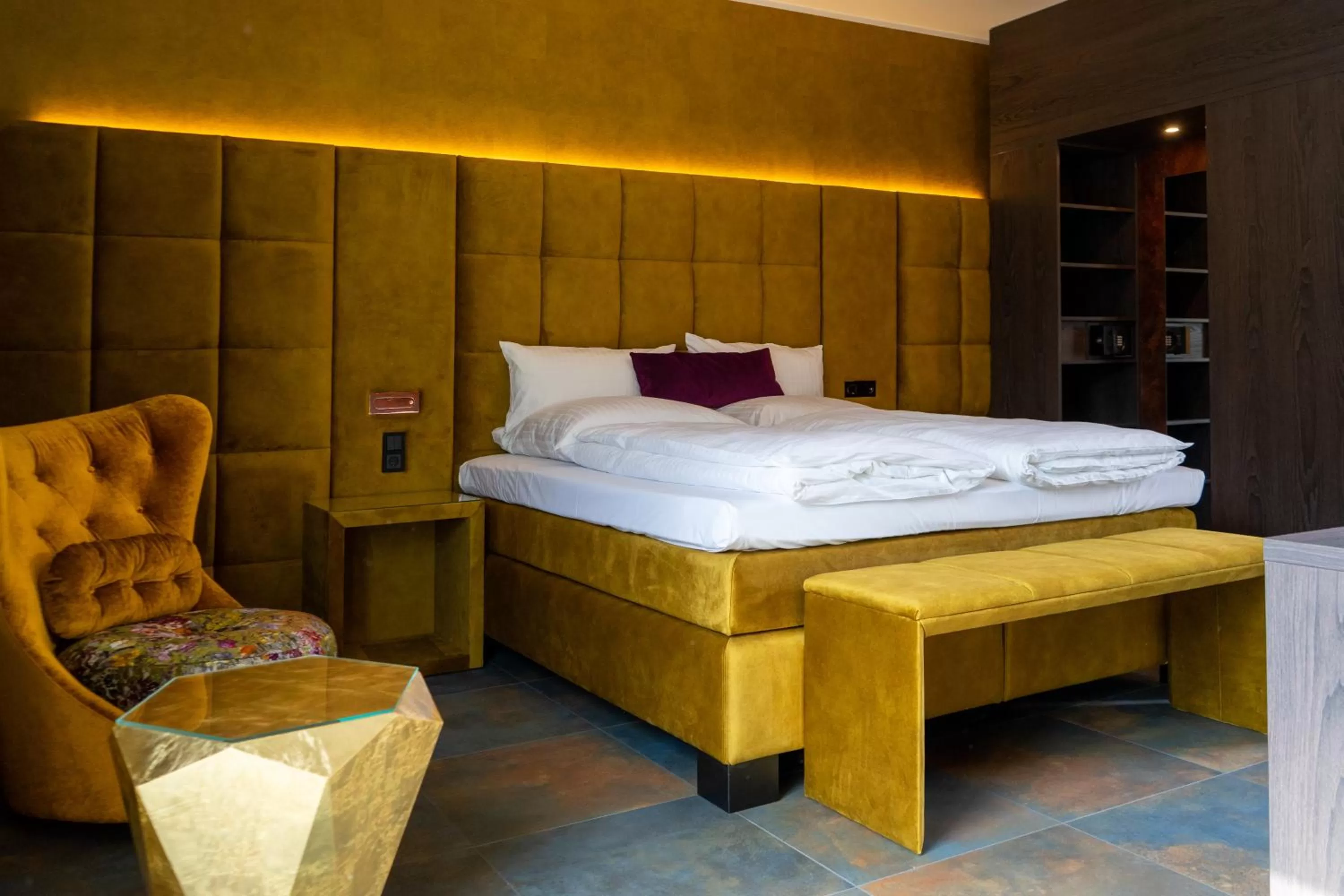 Seating area, Bed in Motel24