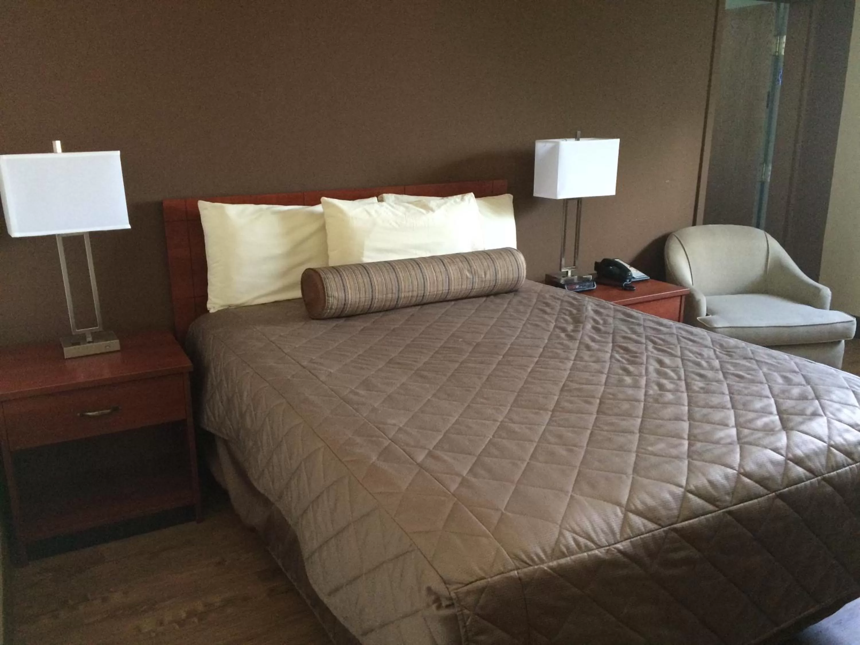 Family, Bed in Coastal Inn Moncton/ Dieppe