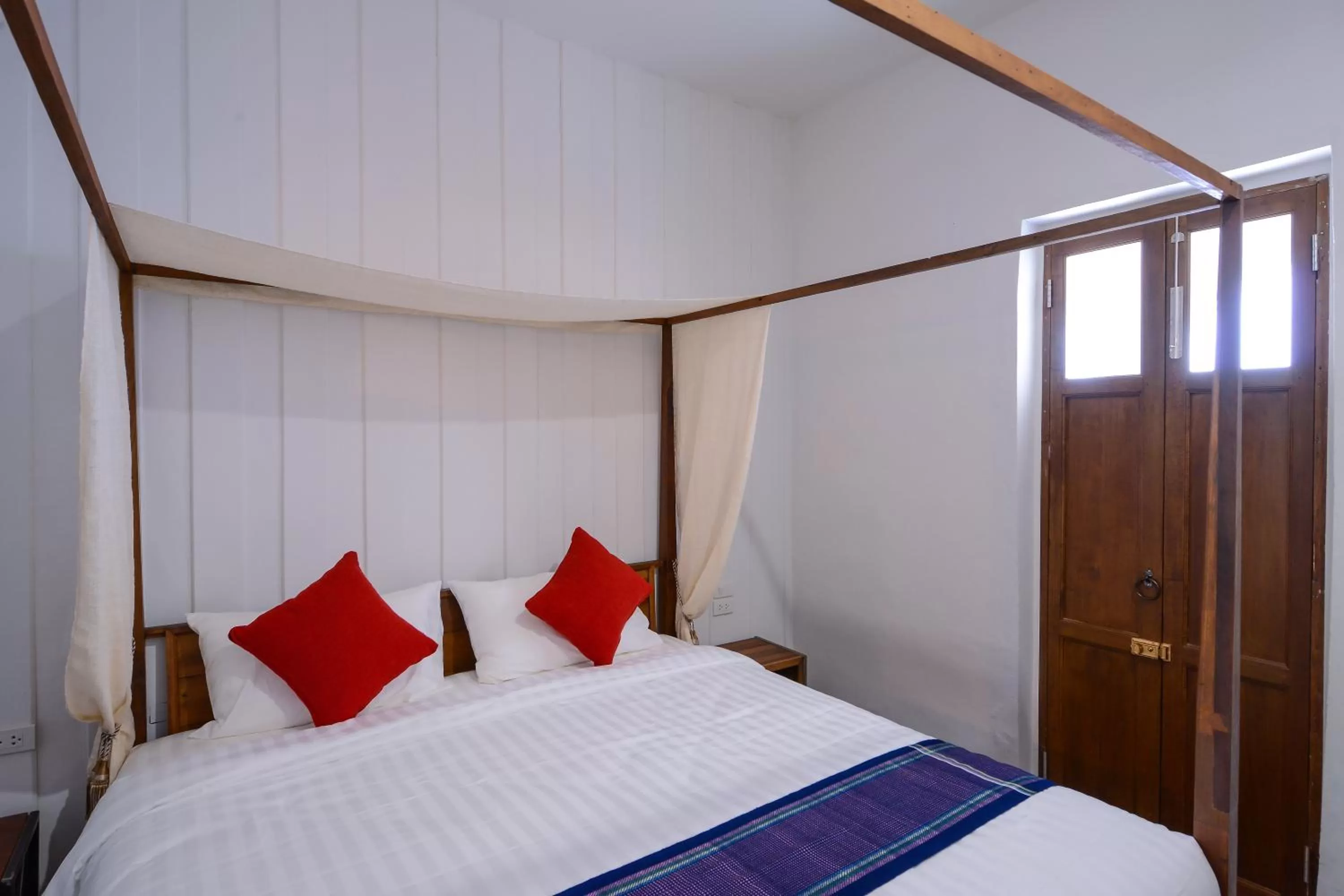 Bed in Neighbor Phuthon