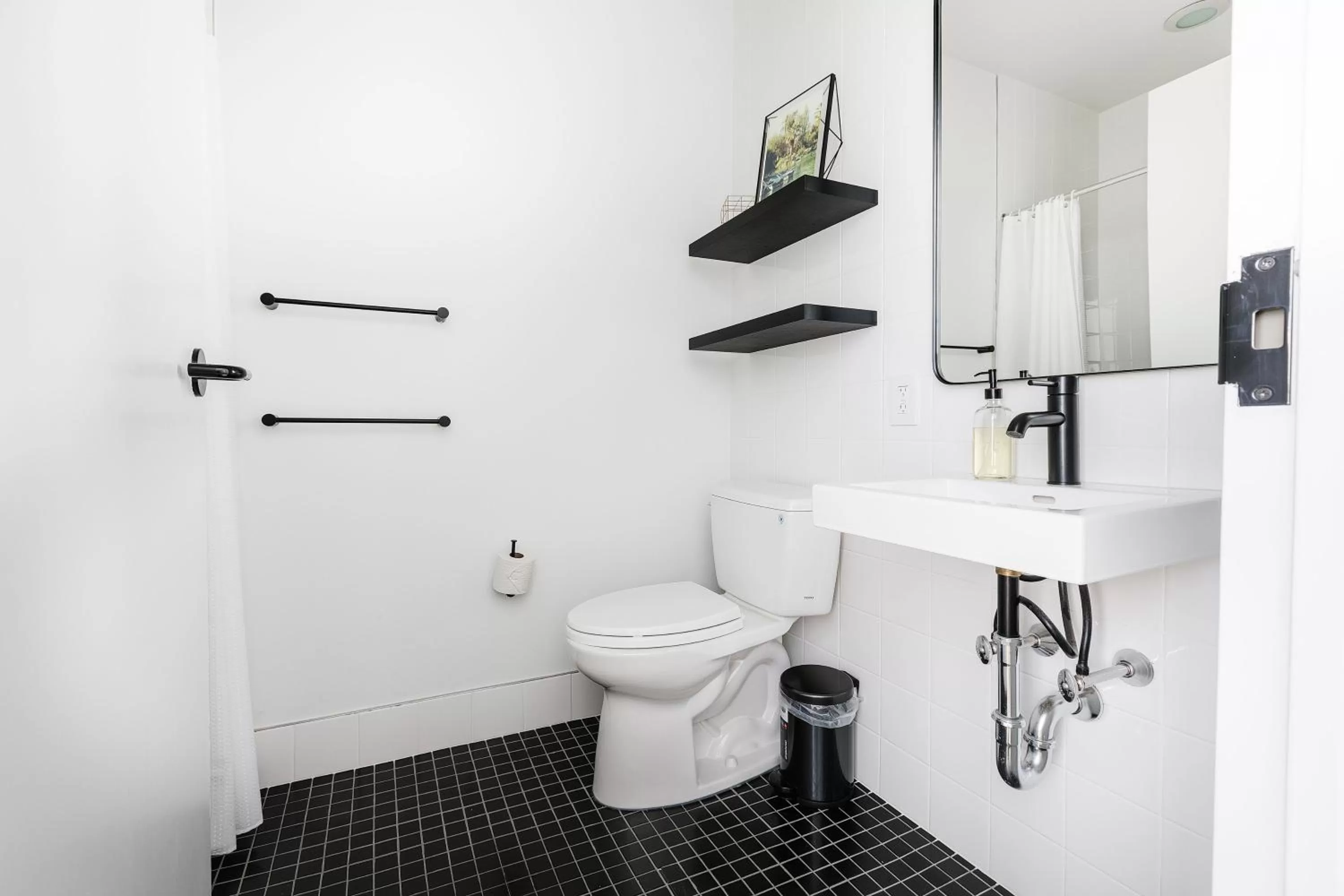 Toilet in Placemakr Wall Street