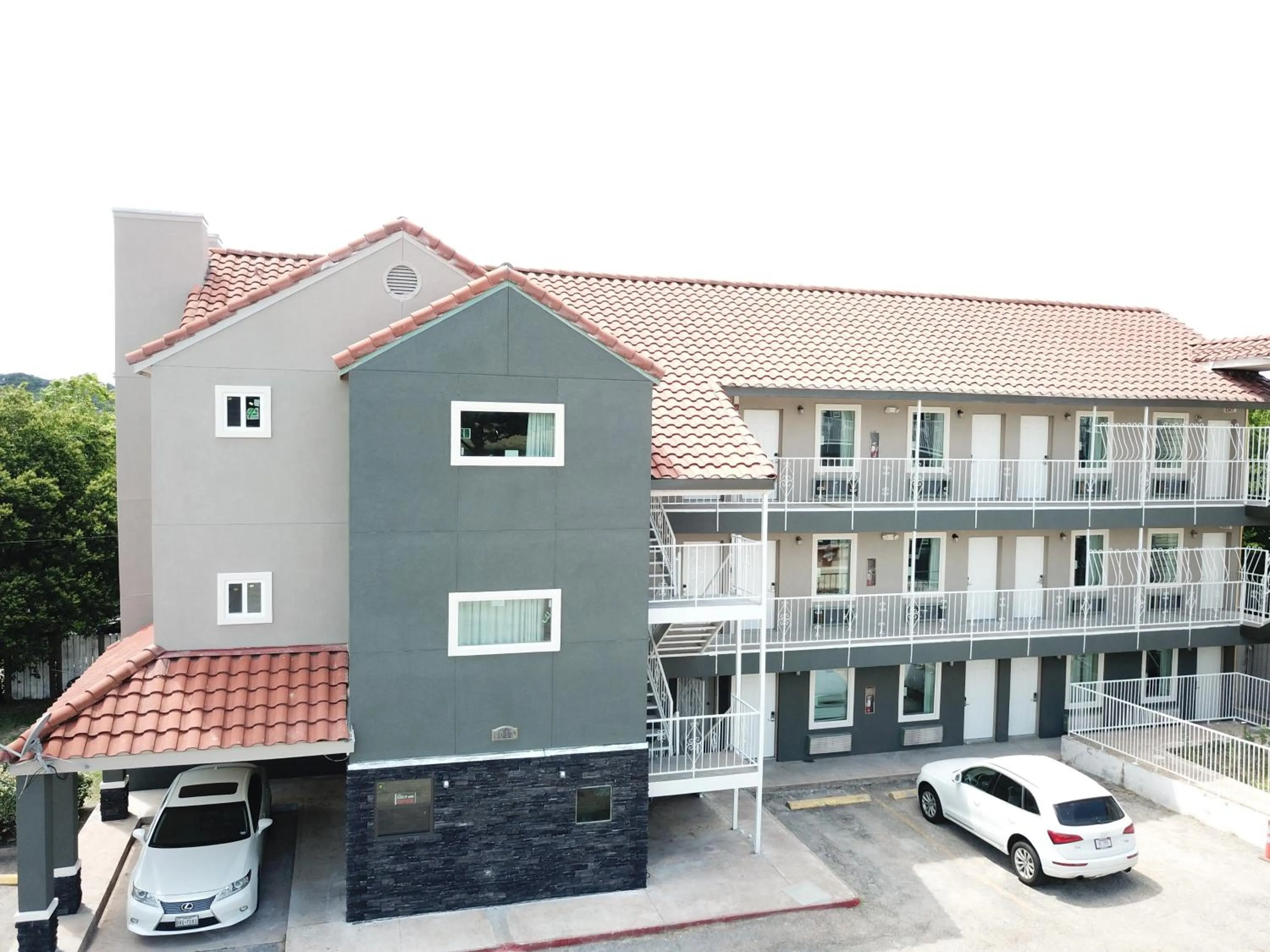 Facade/entrance, Property Building in Village Motor Inn