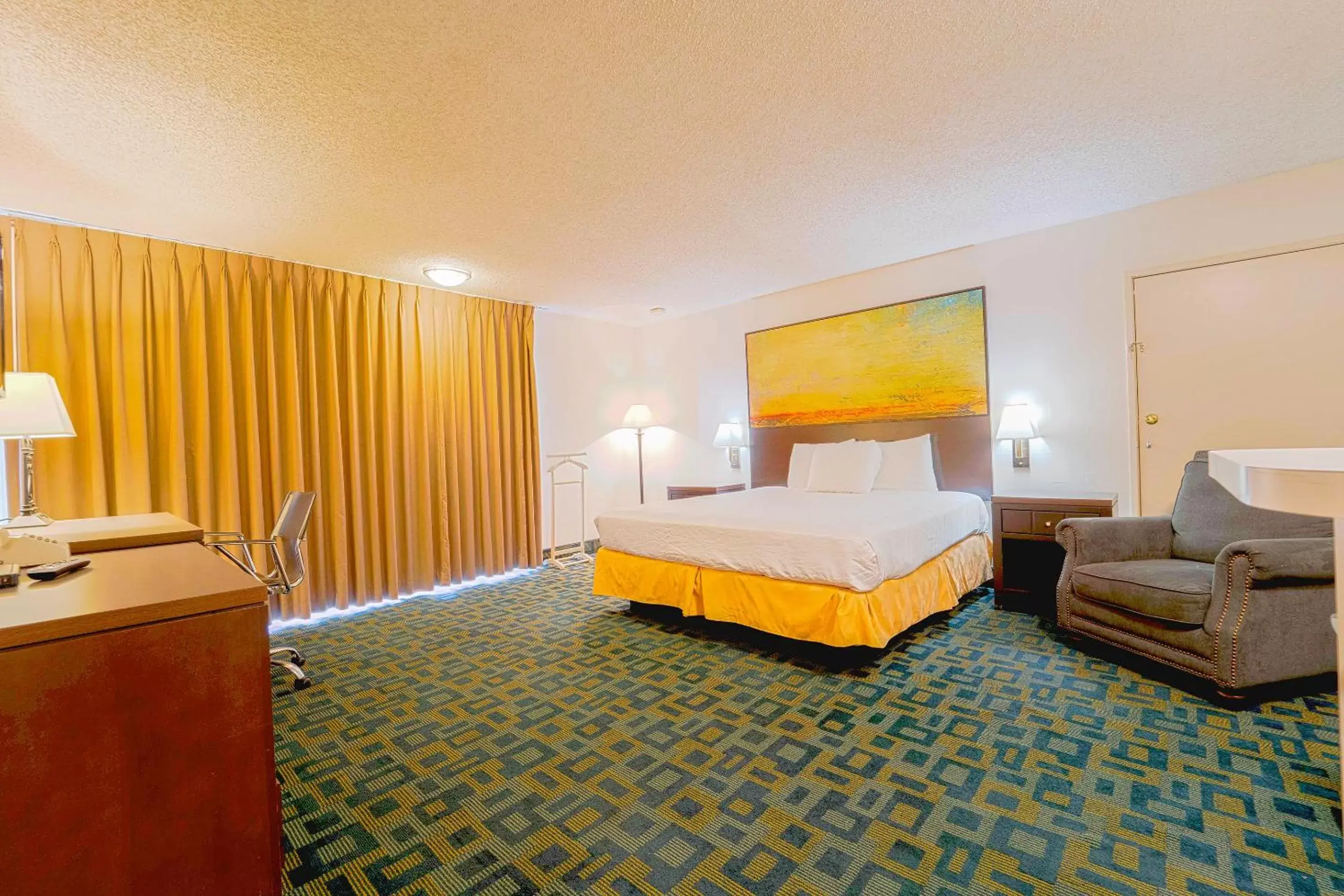 Pool View King Bed - Accessible in Royal Plaza Inn Pool View King Bed - Accessible in Royal Plaza Inn