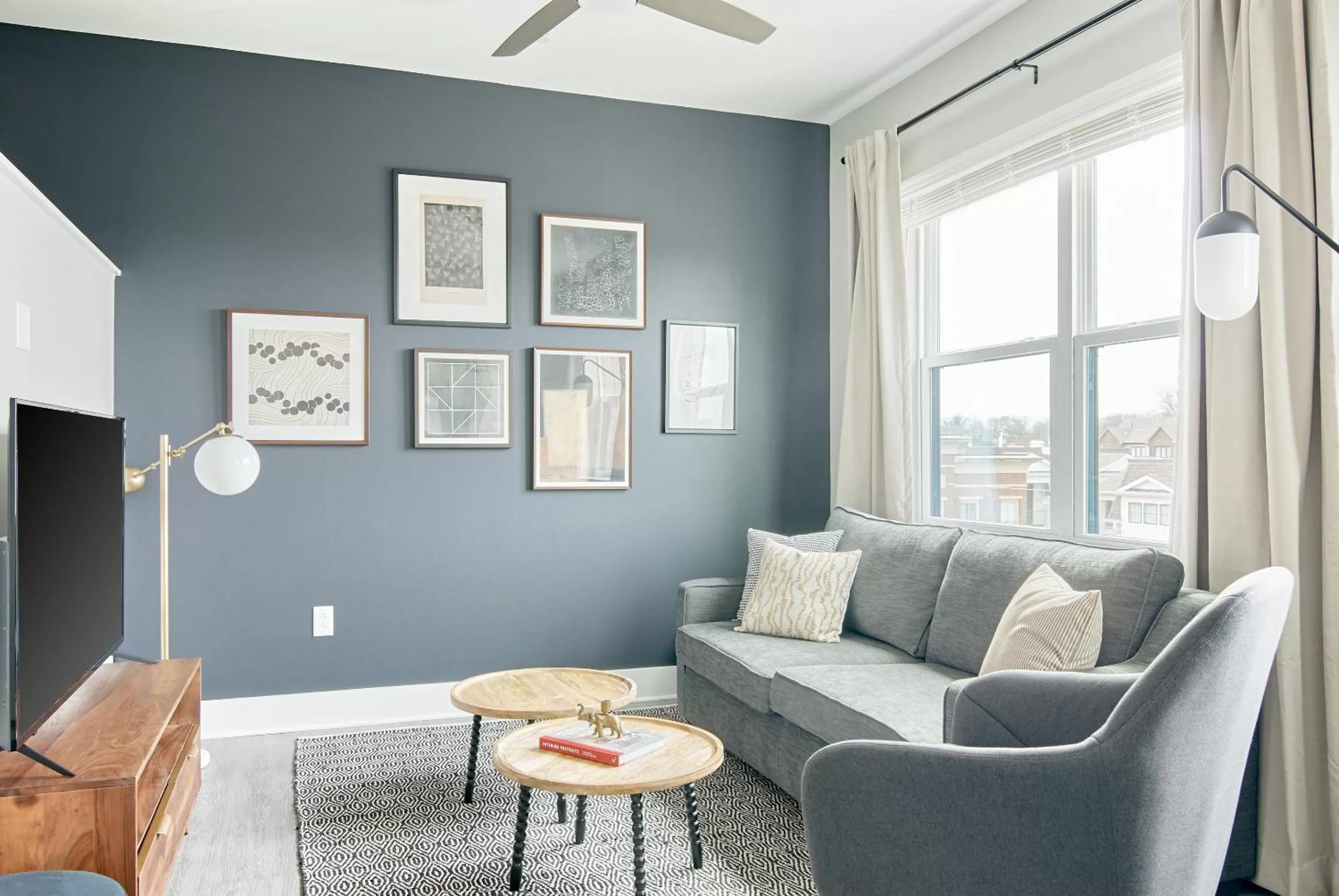 Studio Apartment with Queen Bed in Sonder Belcourt