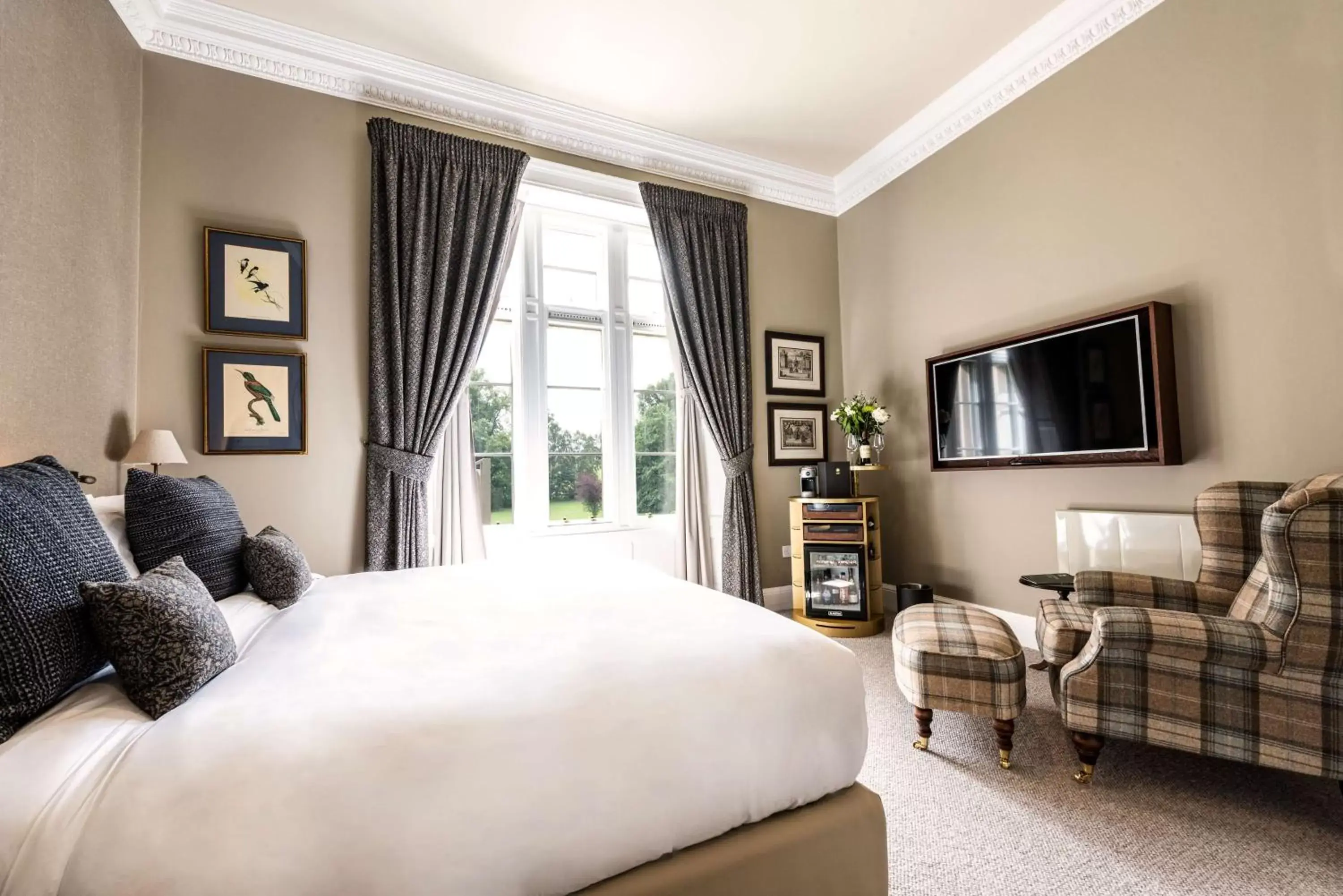 Deluxe Castle King Room in SCHLOSS Roxburghe, part of Destination by Hyatt Deluxe Castle King Room in SCHLOSS Roxburghe, part of Destination by Hyatt