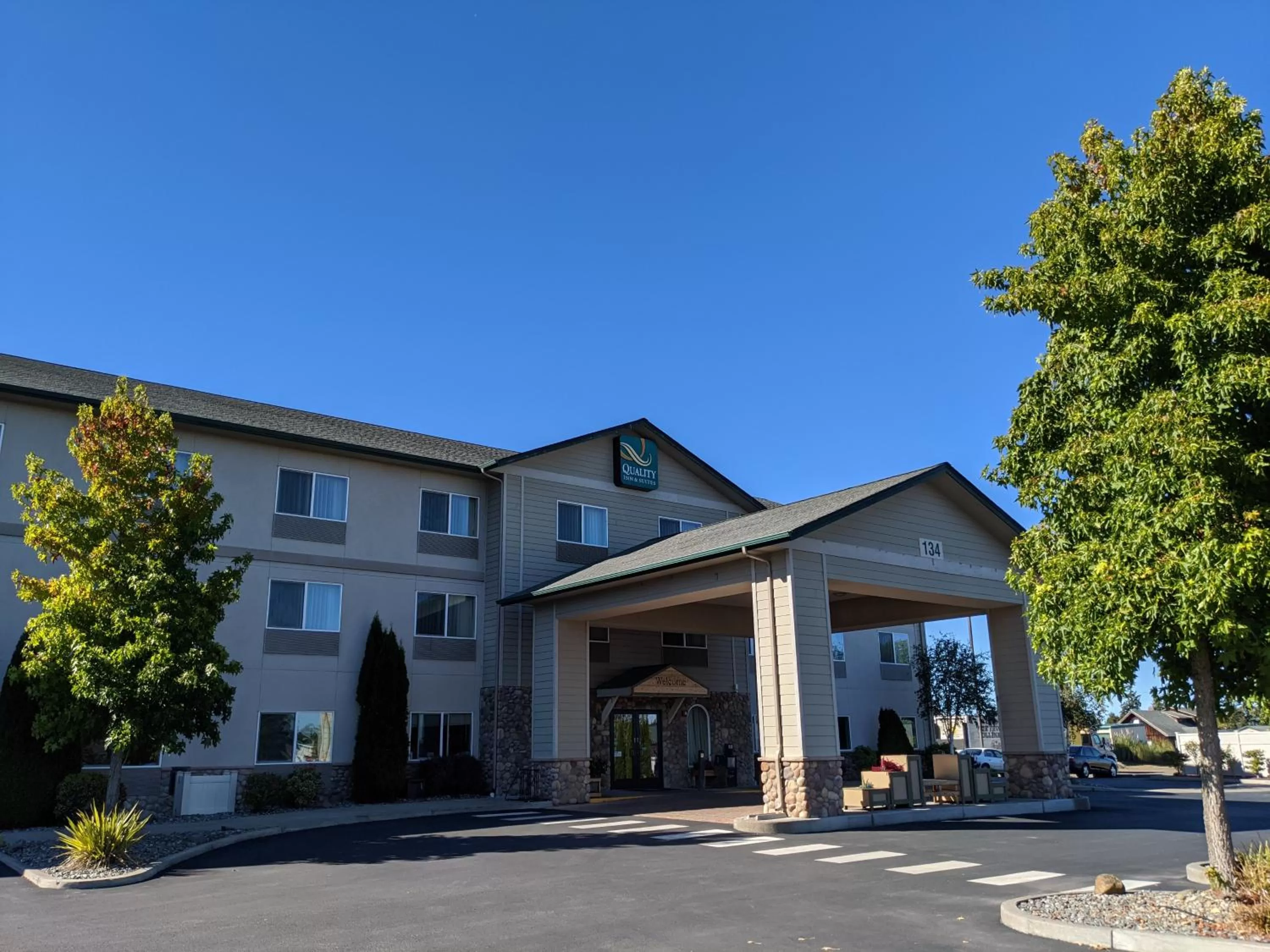 Property building in Quality Inn & Suites Sequim at Olympic National Park