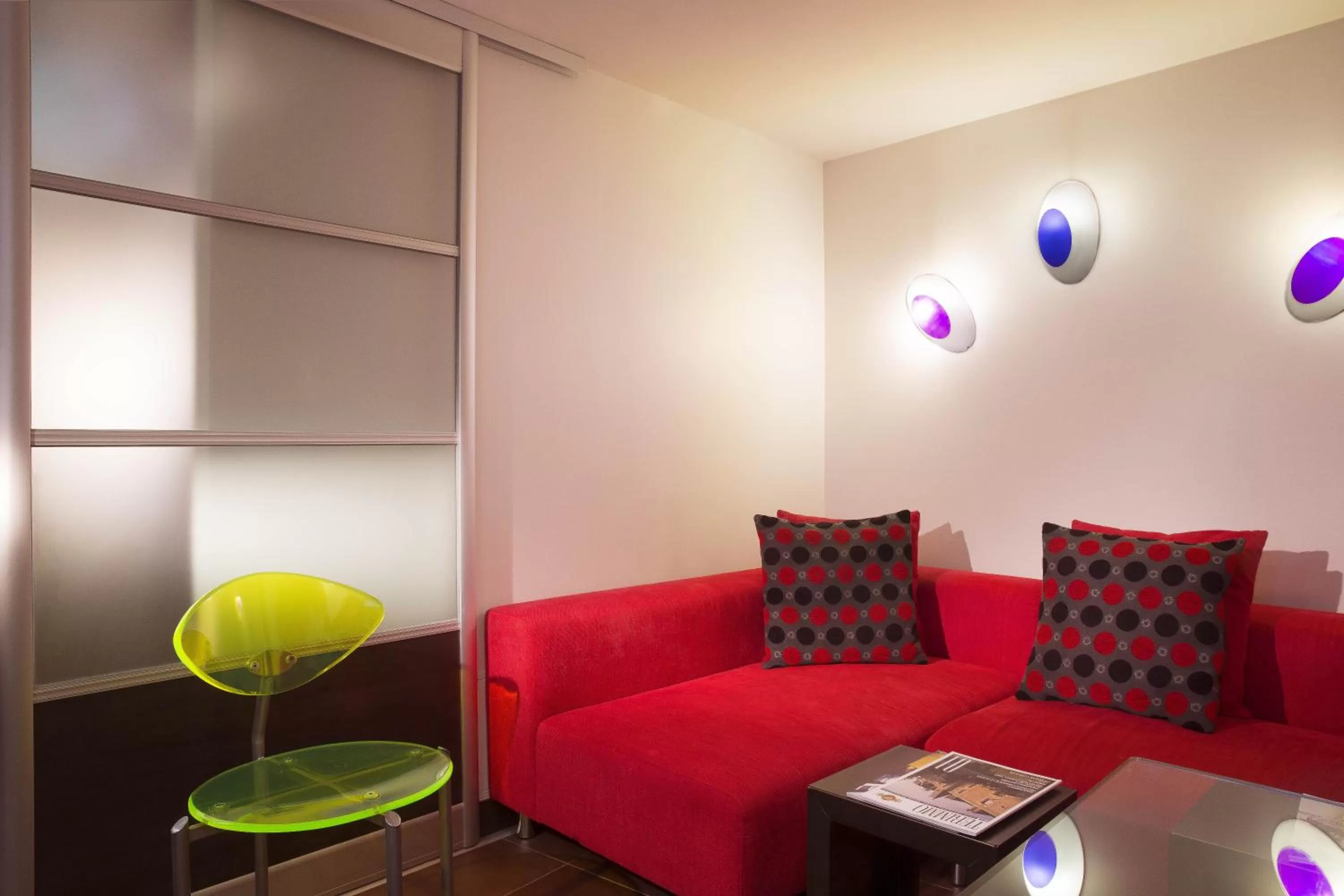 Communal lounge/ TV room in Hôtel Le Fabe