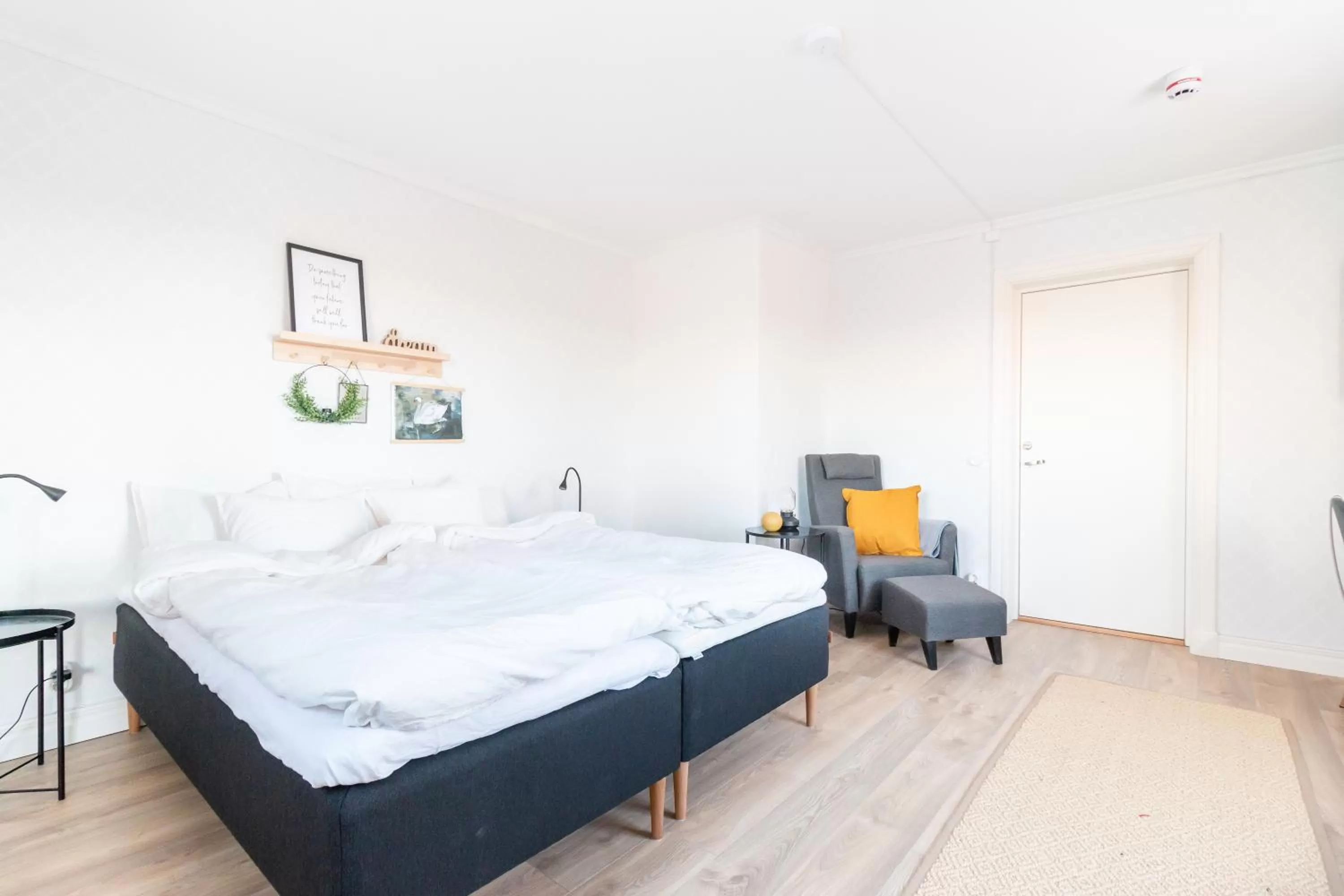 Photo of the whole room, Bed in Segerstadsby Gårdshotell AB